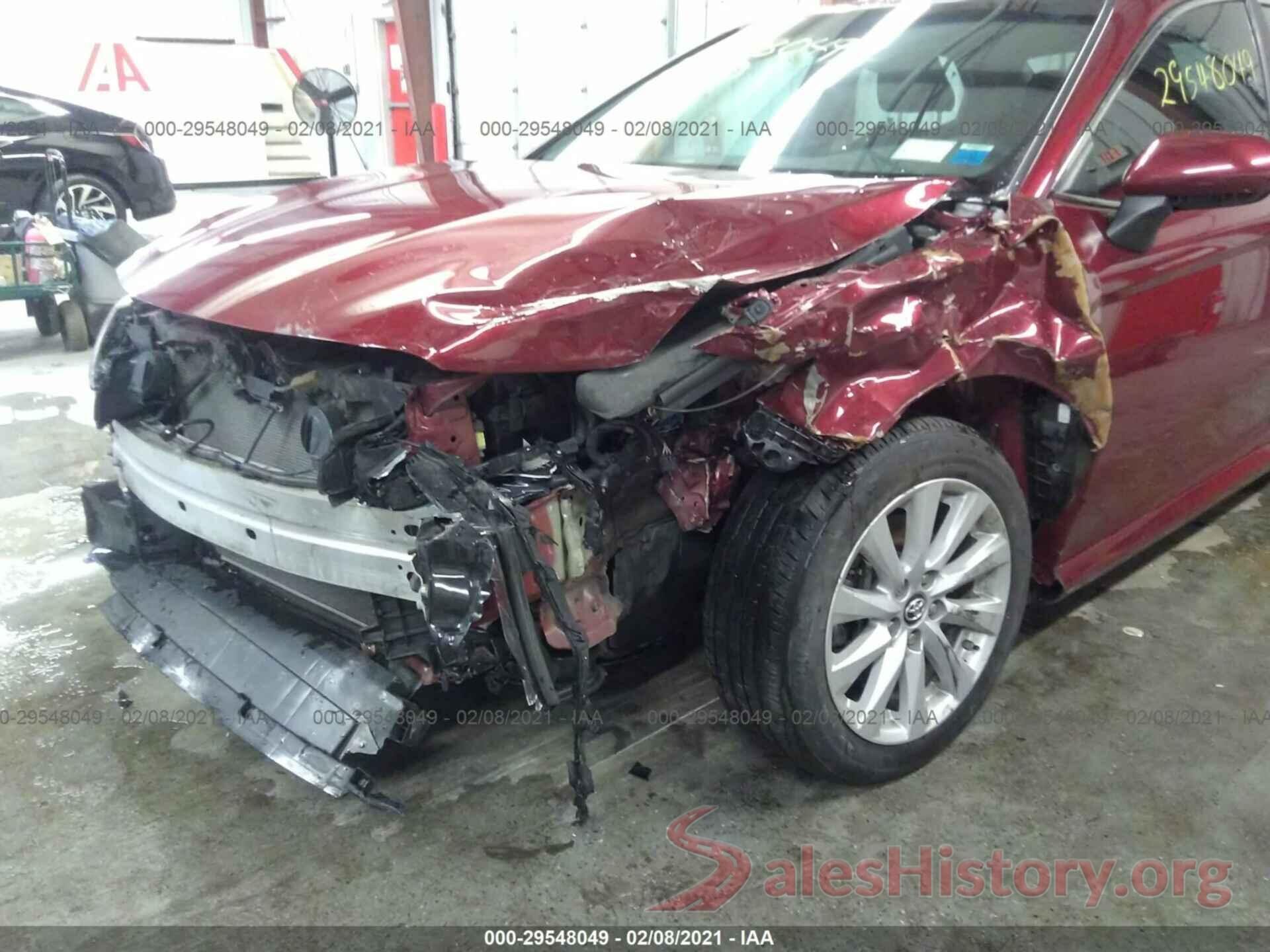 4T1B11HK2JU586319 2018 TOYOTA CAMRY