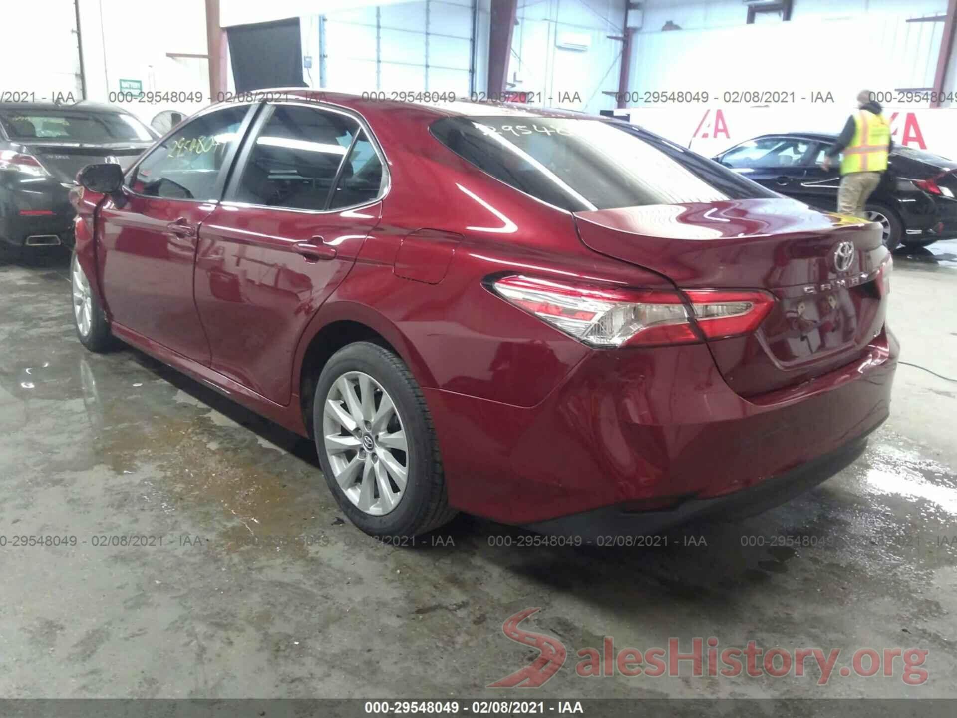 4T1B11HK2JU586319 2018 TOYOTA CAMRY