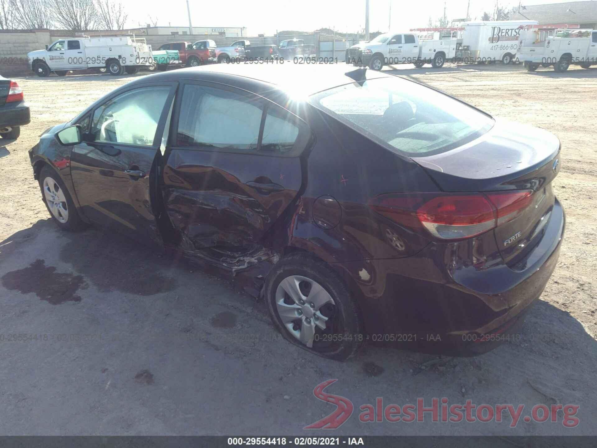 3KPFK4A77HE018991 2017 KIA FORTE