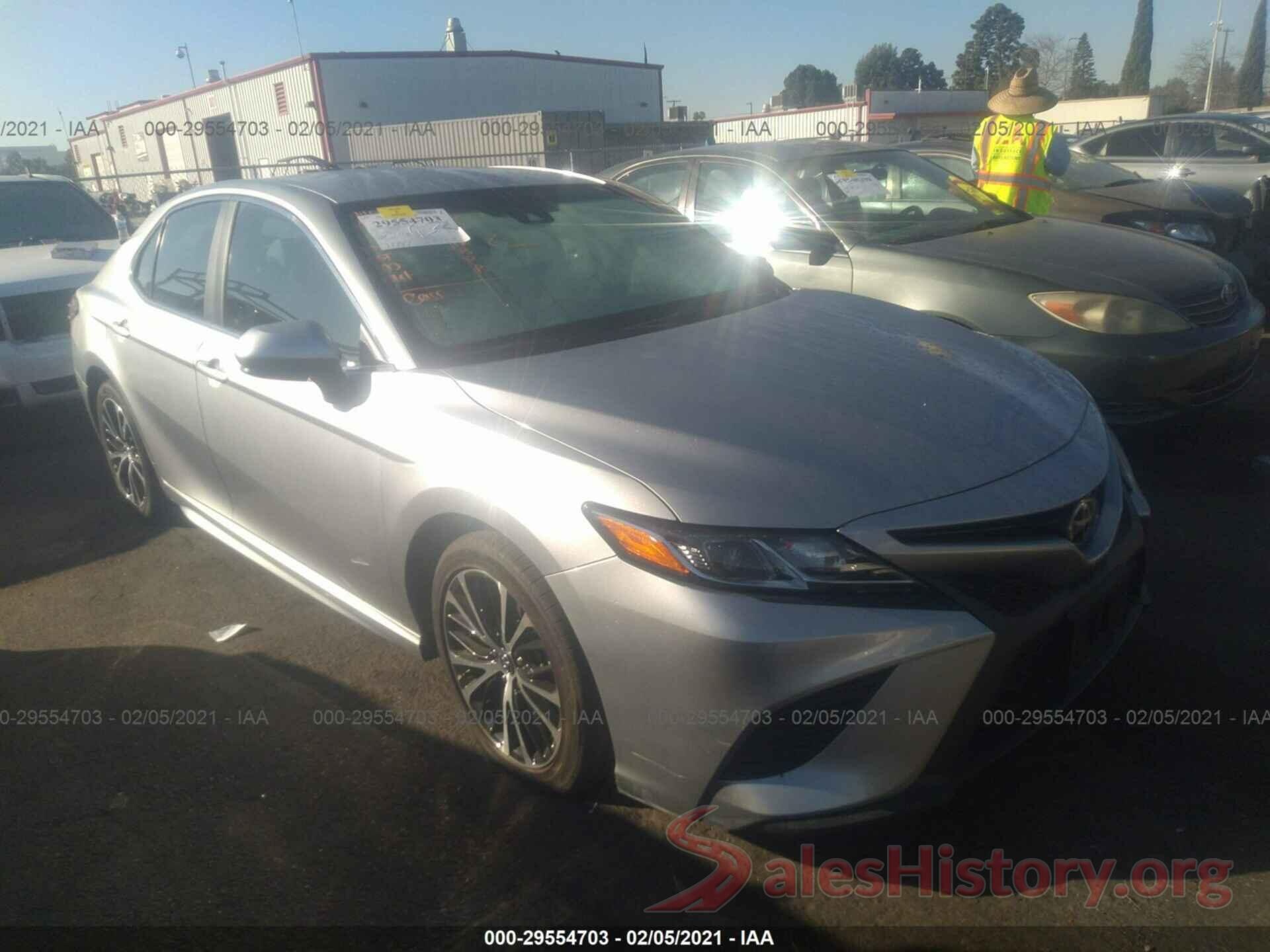 4T1B11HK0JU607202 2018 TOYOTA CAMRY