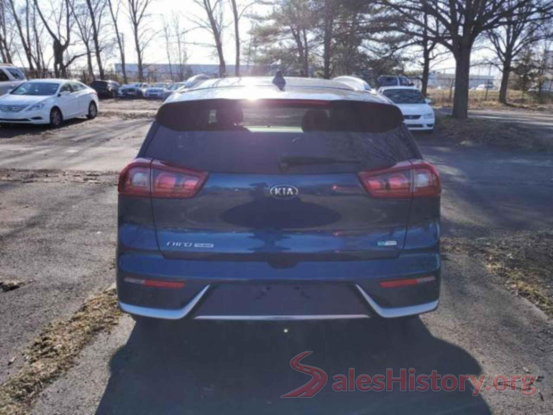 KNDCE3LC9J5125198 2018 KIA NIRO