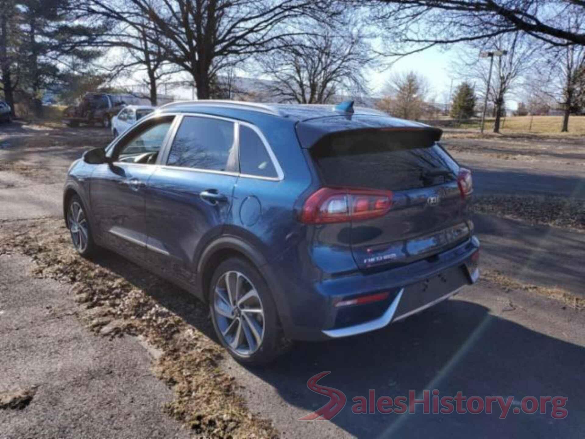 KNDCE3LC9J5125198 2018 KIA NIRO