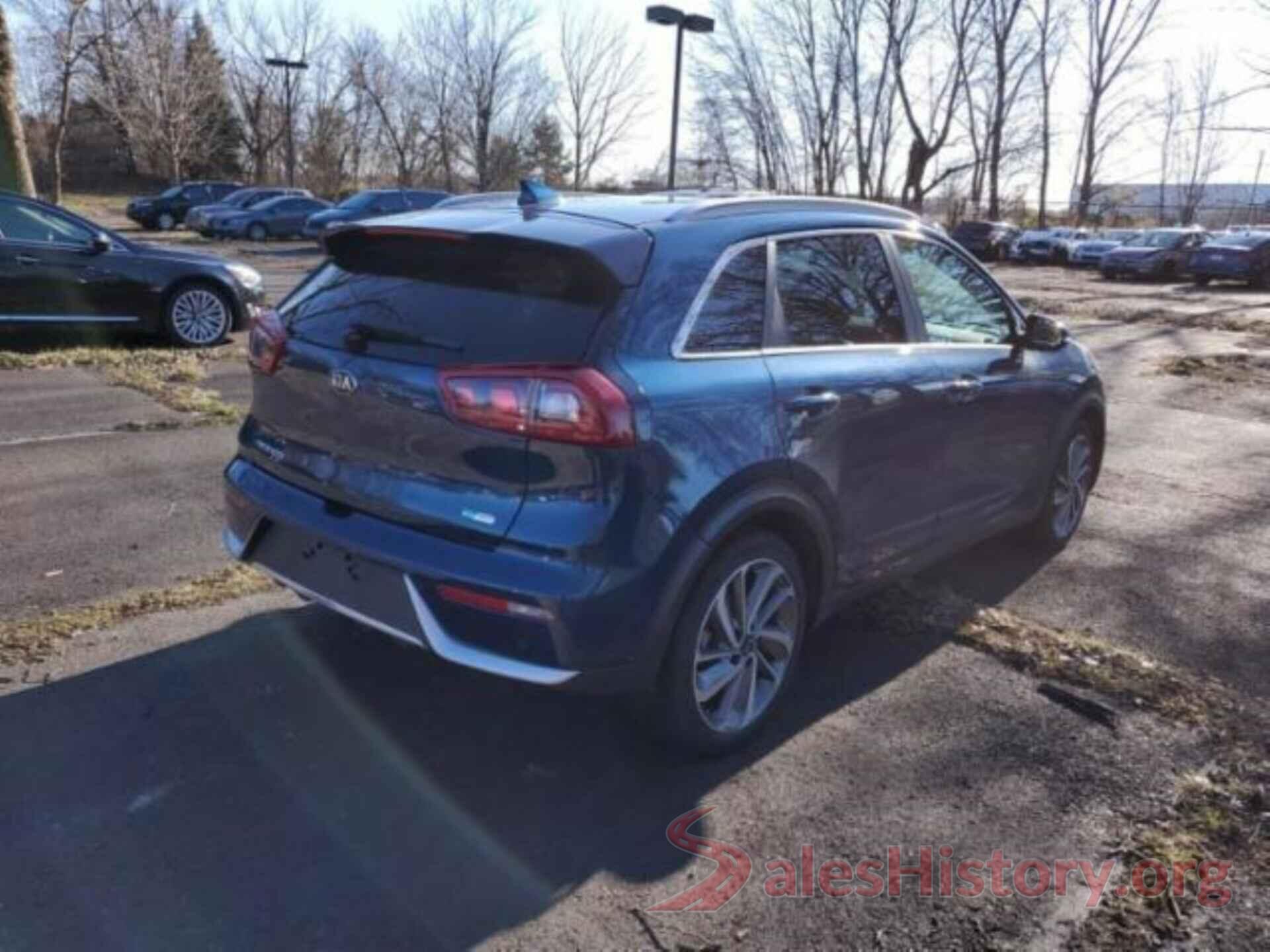 KNDCE3LC9J5125198 2018 KIA NIRO