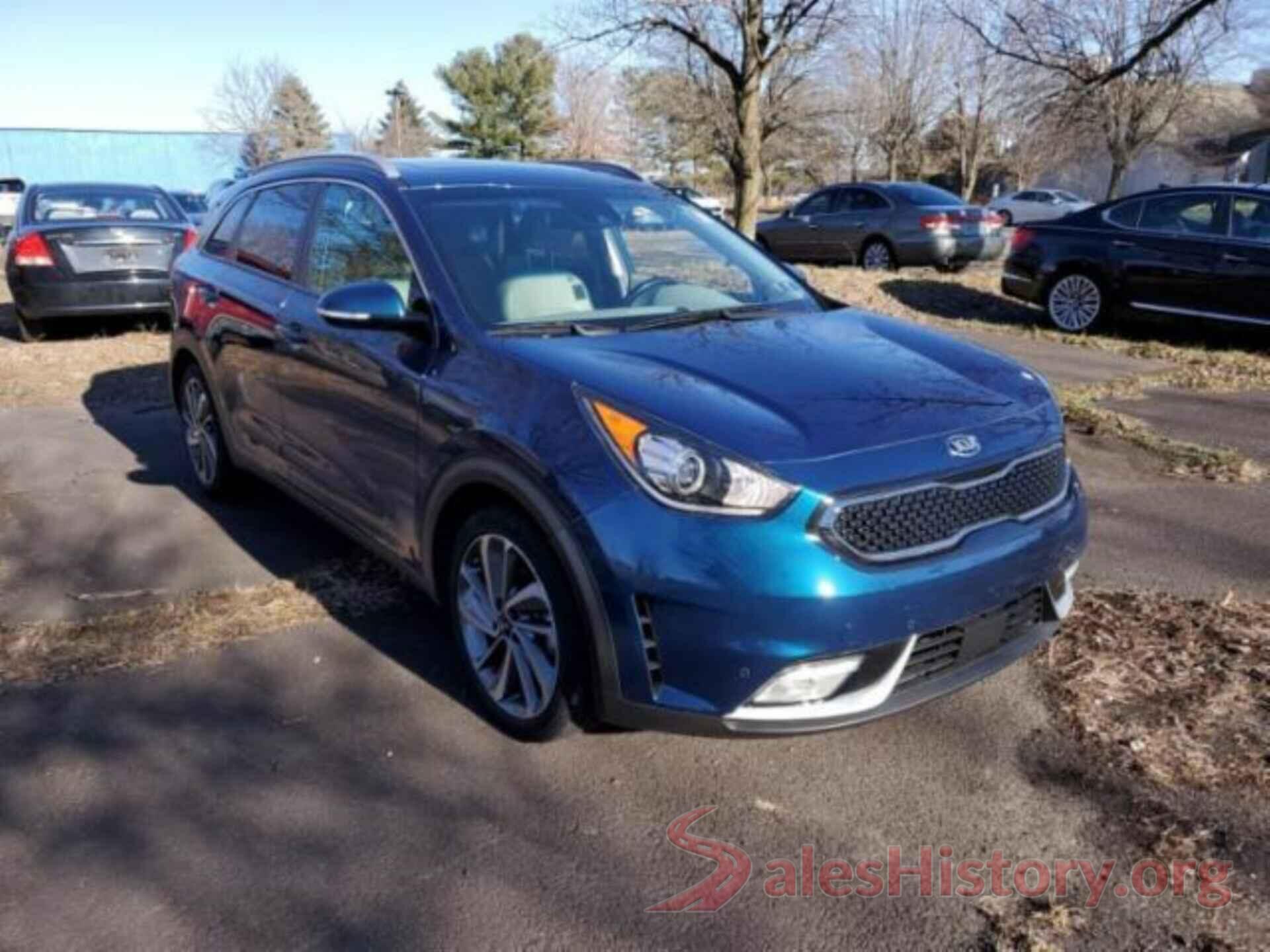 KNDCE3LC9J5125198 2018 KIA NIRO