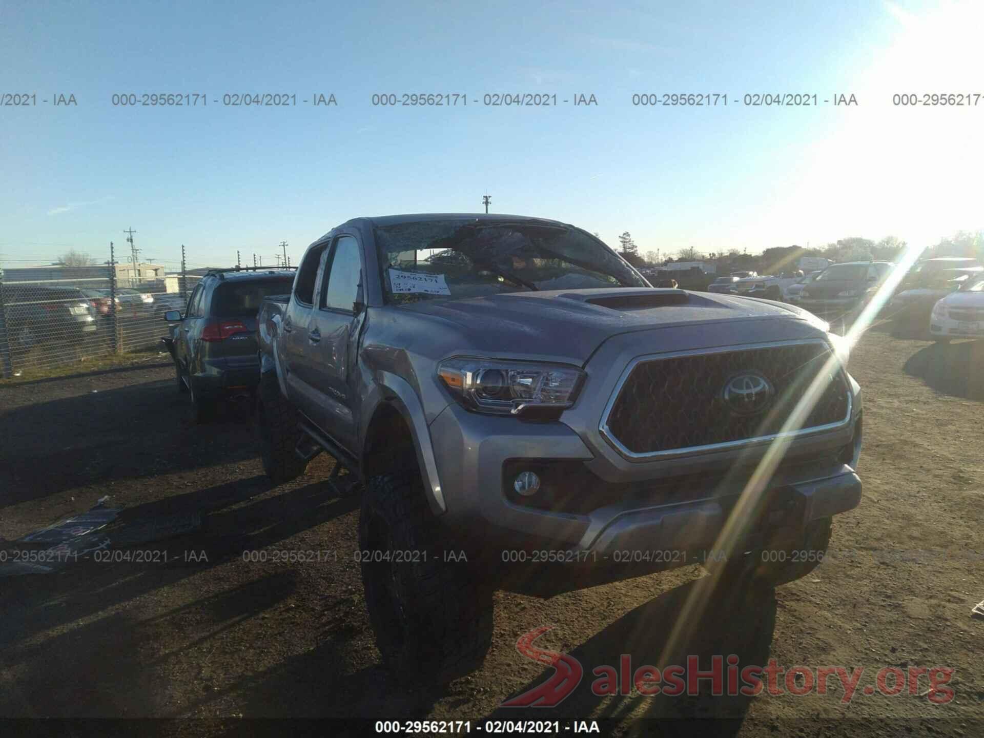 5TFCZ5AN8JX126206 2018 TOYOTA TACOMA