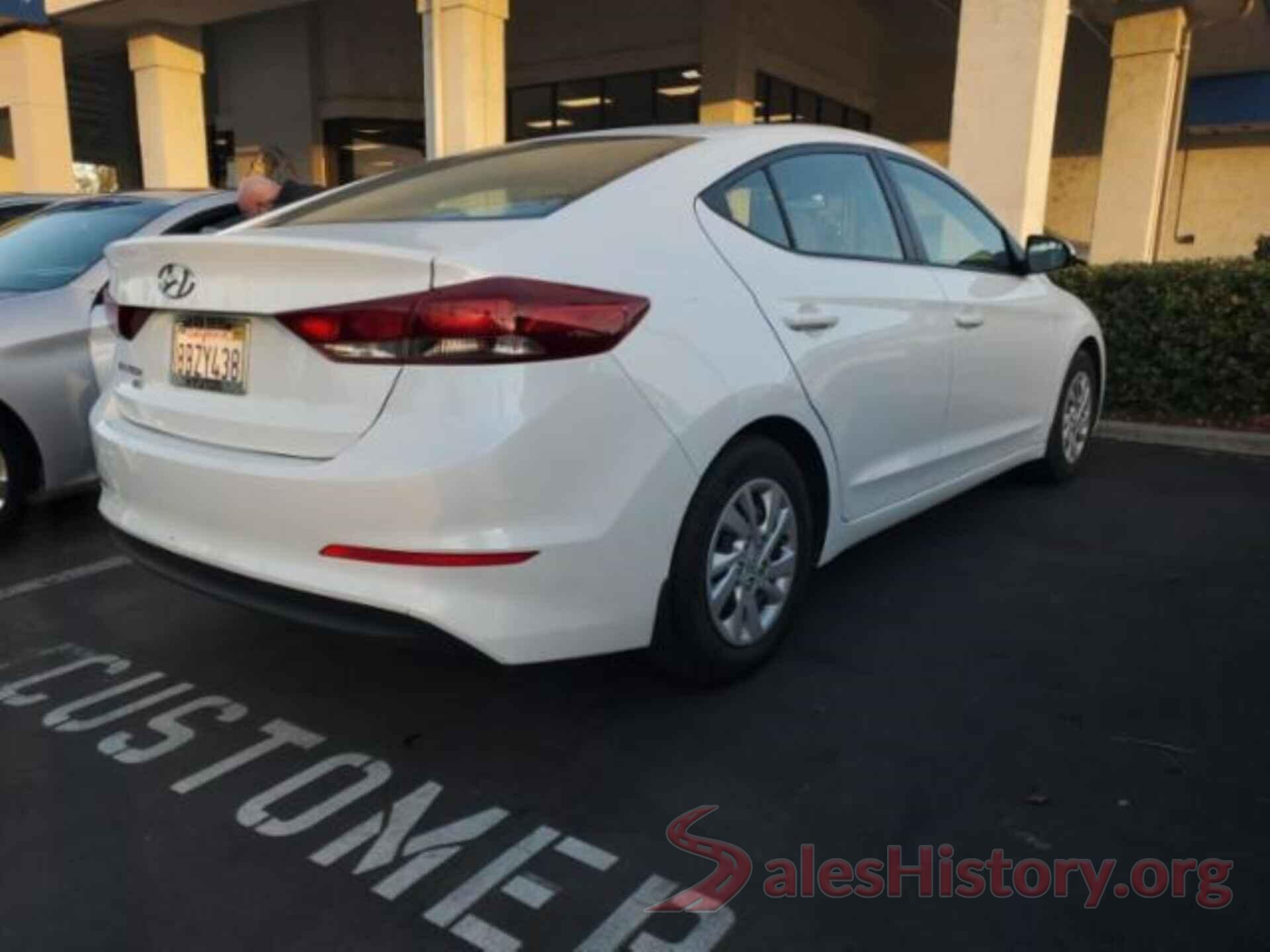 5NPD74LF2JH302401 2018 HYUNDAI ELANTRA