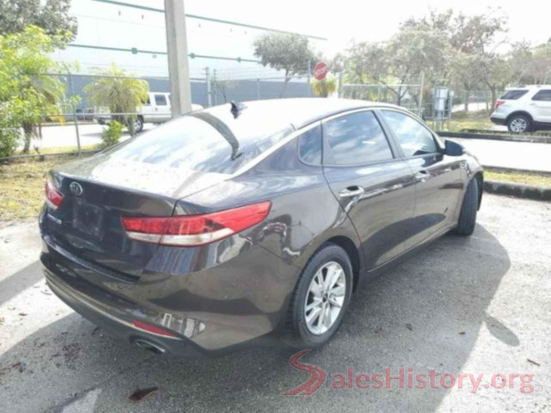 KNAGT4L3XJ5236353 2018 KIA OPTIMA