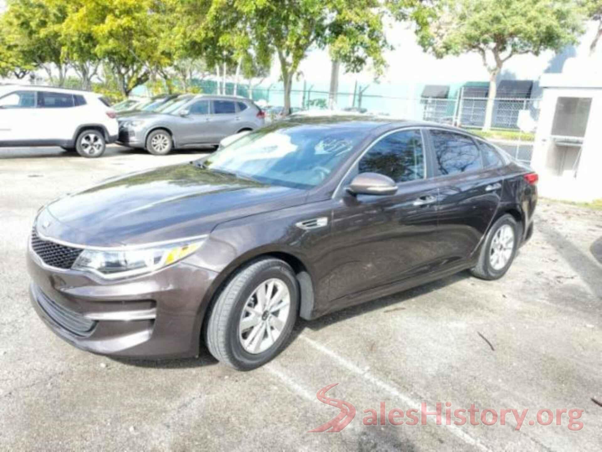 KNAGT4L3XJ5236353 2018 KIA OPTIMA