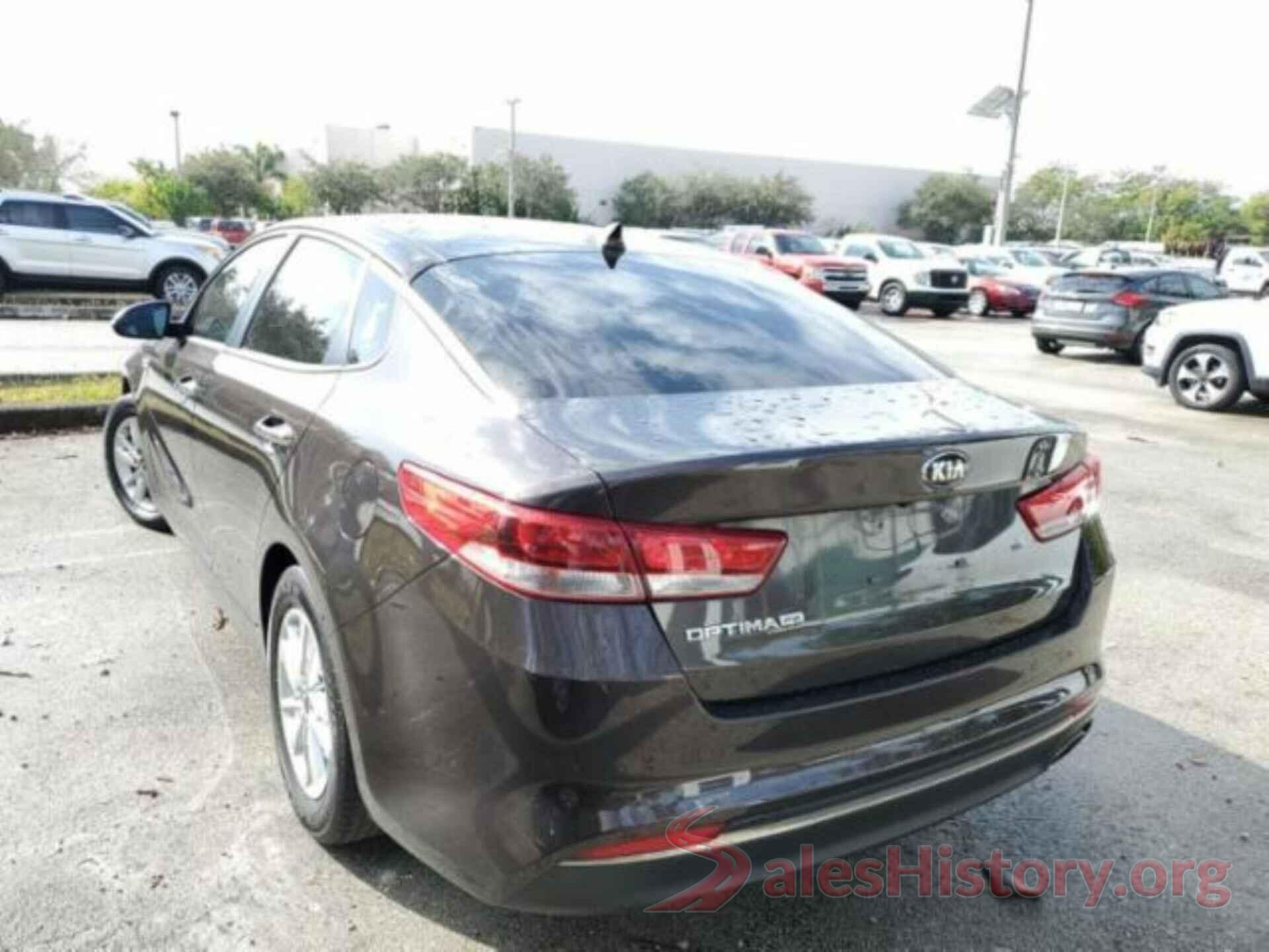 KNAGT4L3XJ5236353 2018 KIA OPTIMA