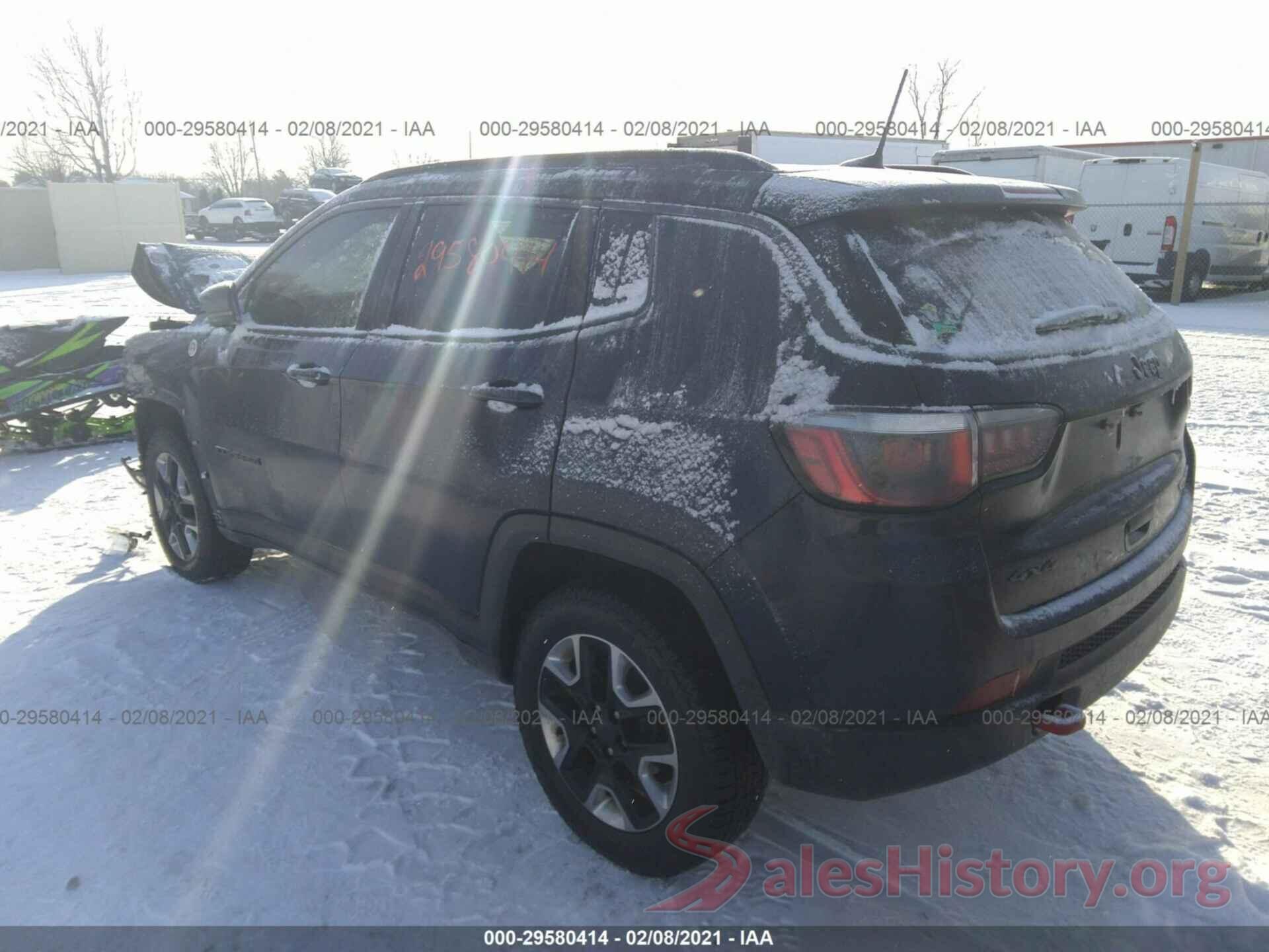 3C4NJDDB8JT266439 2018 JEEP COMPASS