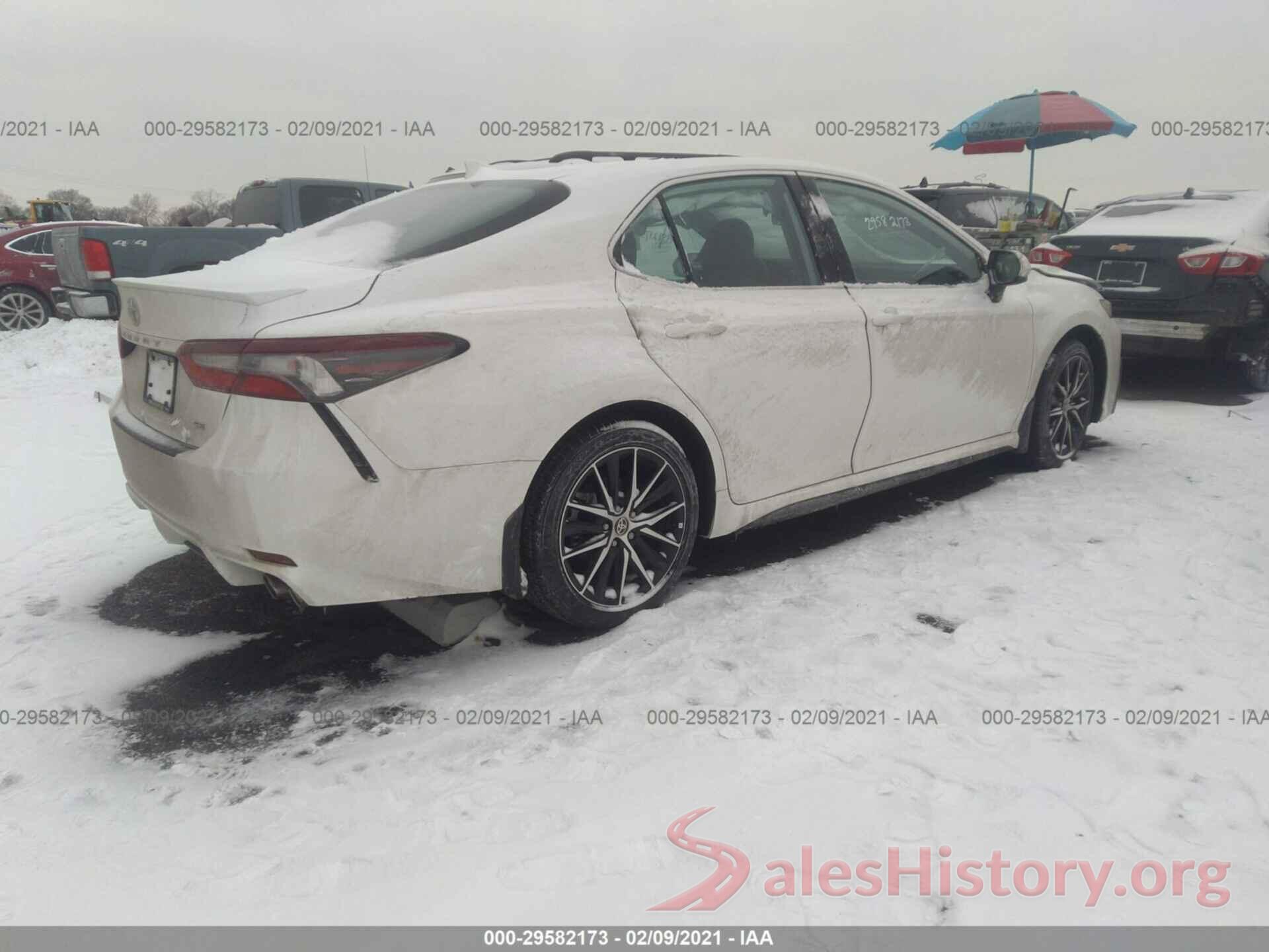 4T1G11AKXMU535879 2021 TOYOTA CAMRY