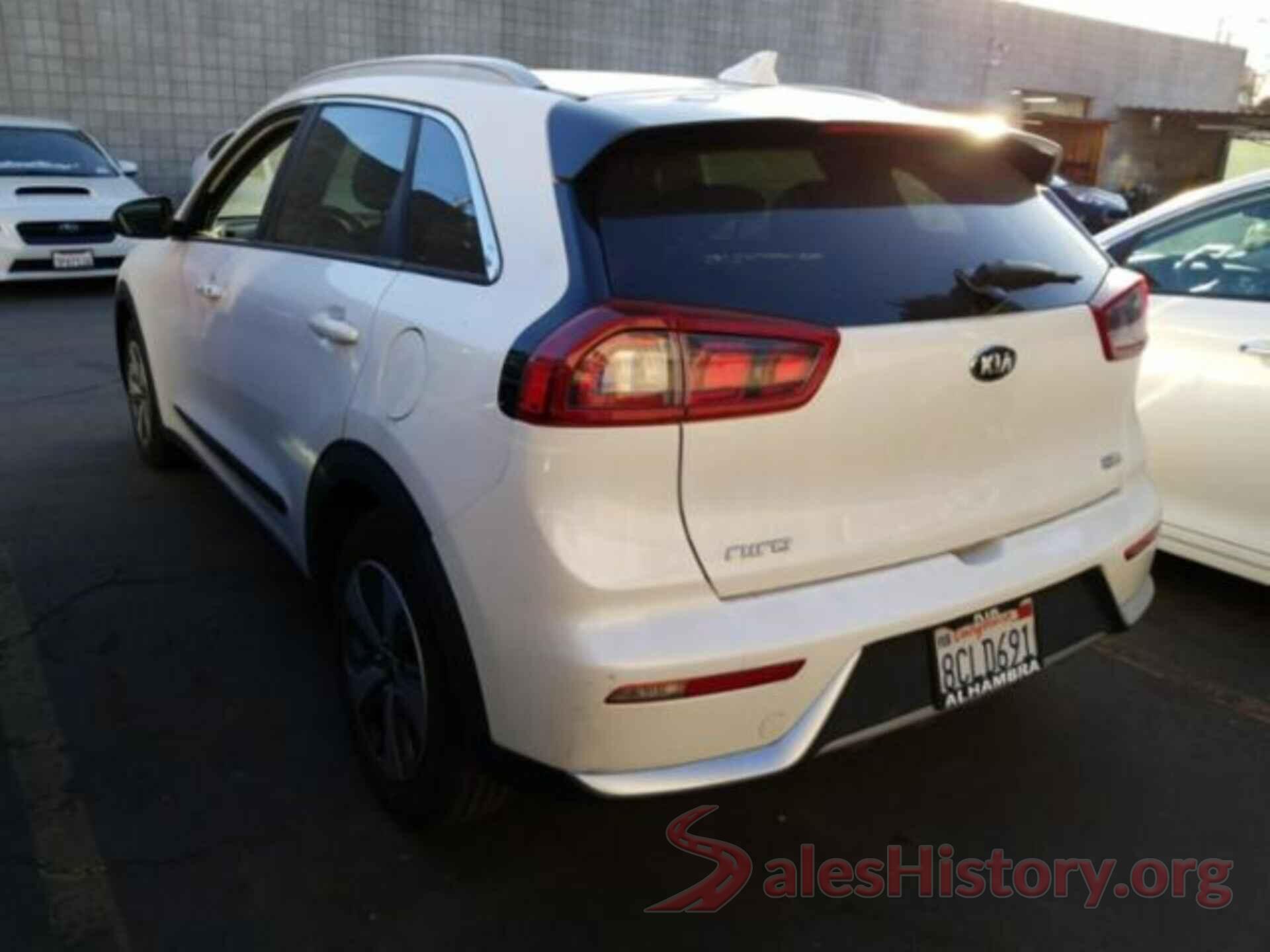 KNDCB3LCXJ5155643 2018 KIA NIRO