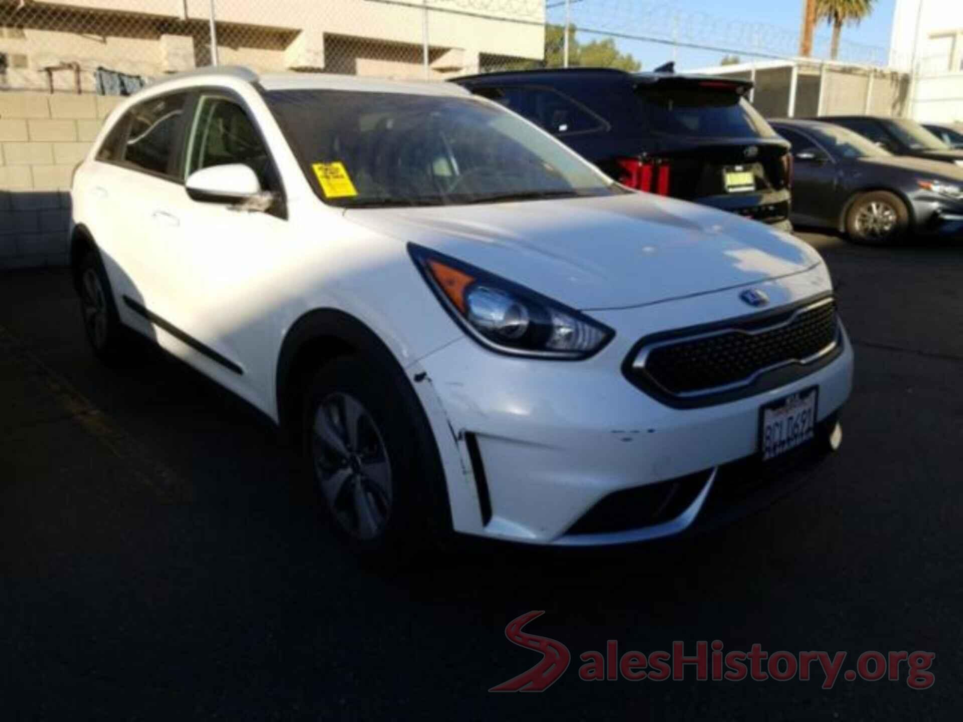 KNDCB3LCXJ5155643 2018 KIA NIRO