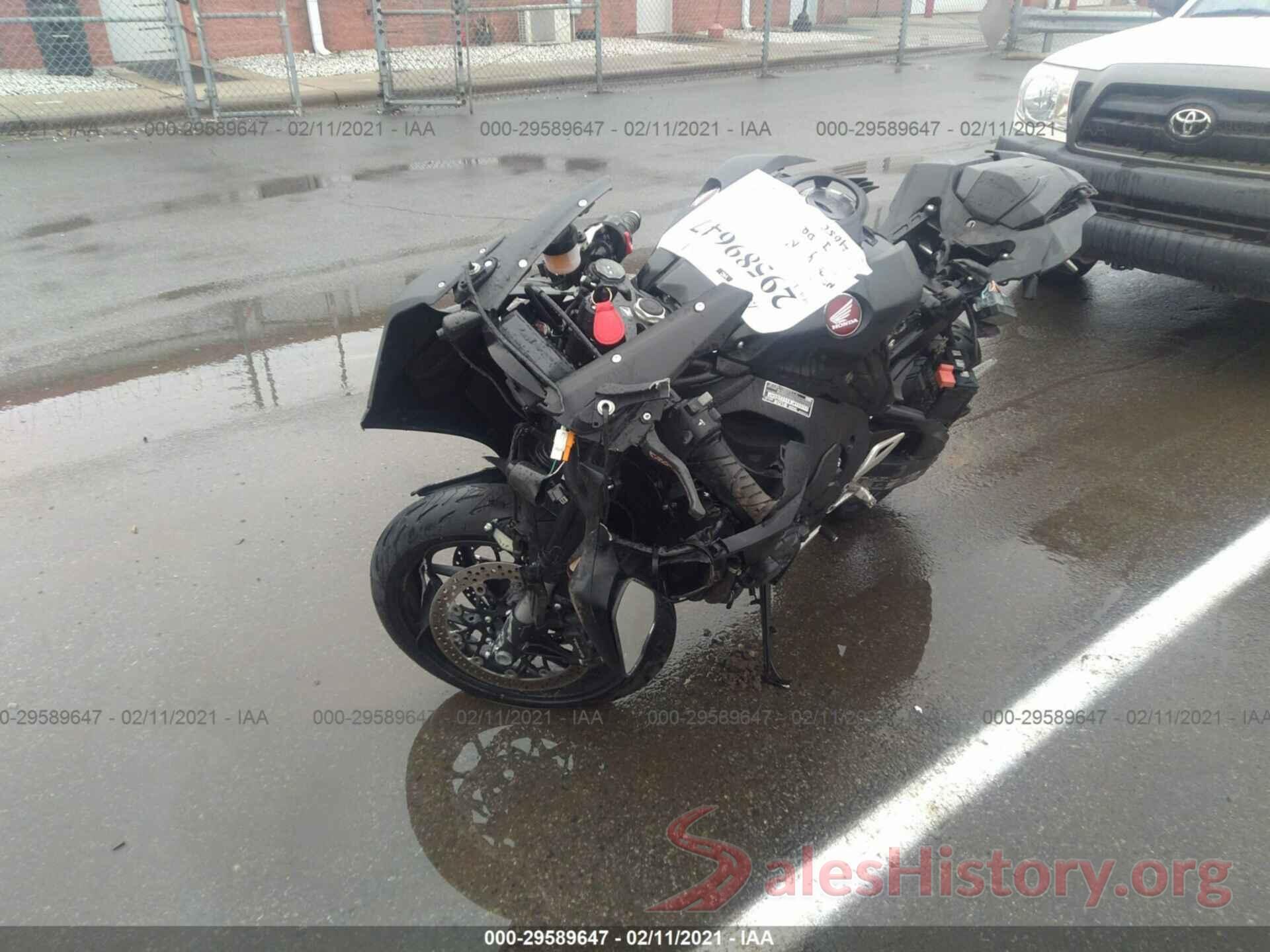 JH2SC7718JK100111 2018 HONDA CBR1000