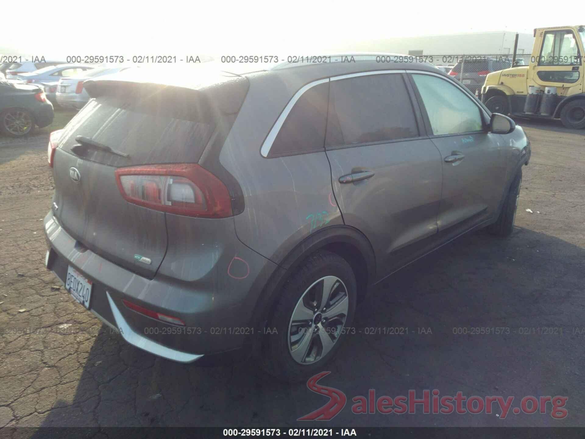 KNDCB3LC7J5177308 2018 KIA NIRO