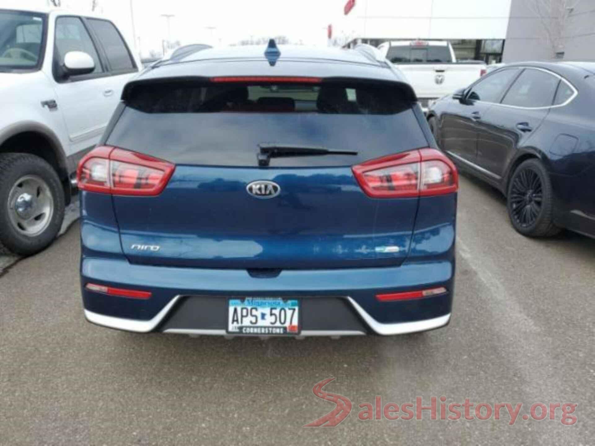 KNDCB3LC6J5138922 2018 KIA NIRO