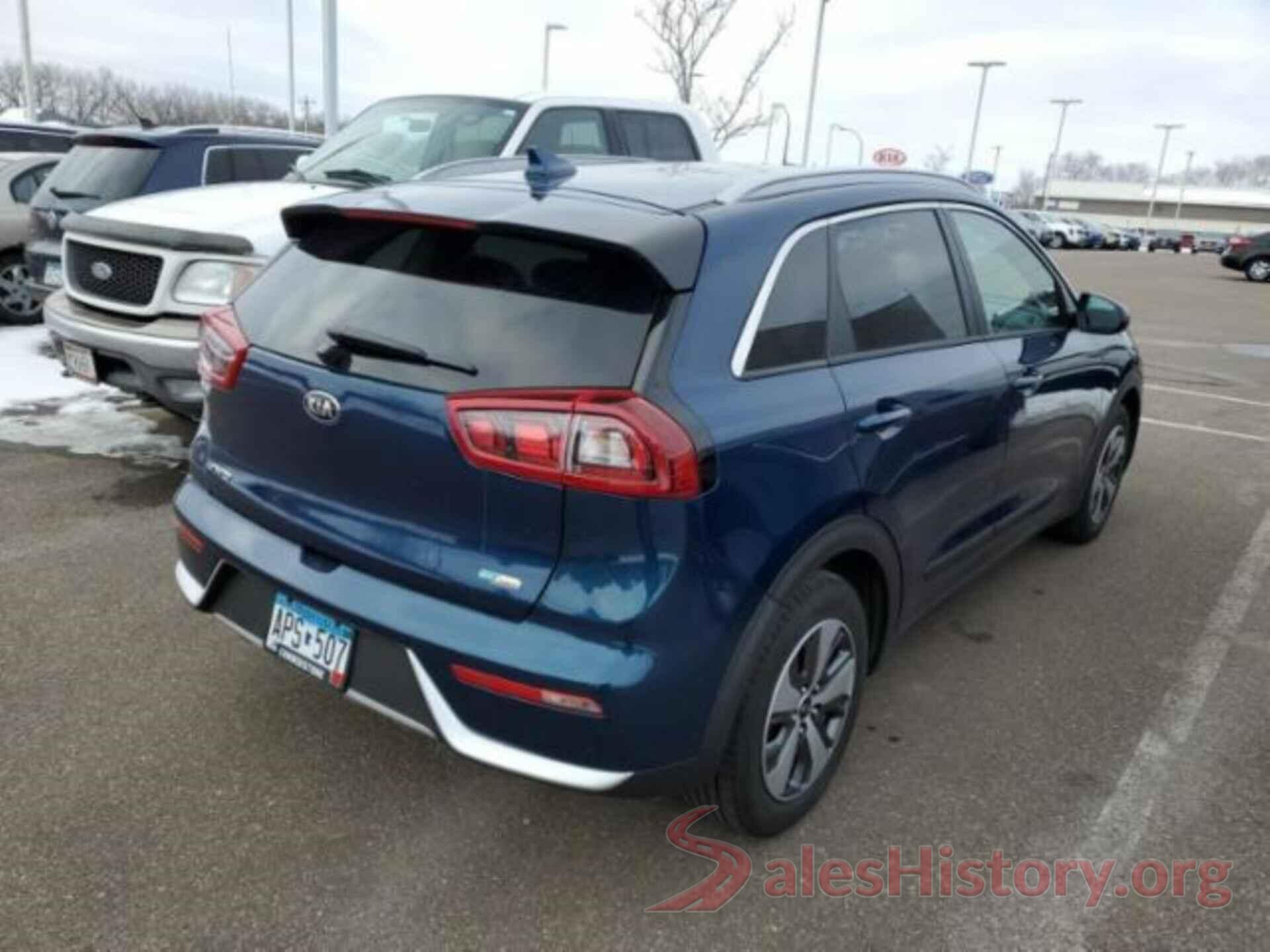 KNDCB3LC6J5138922 2018 KIA NIRO