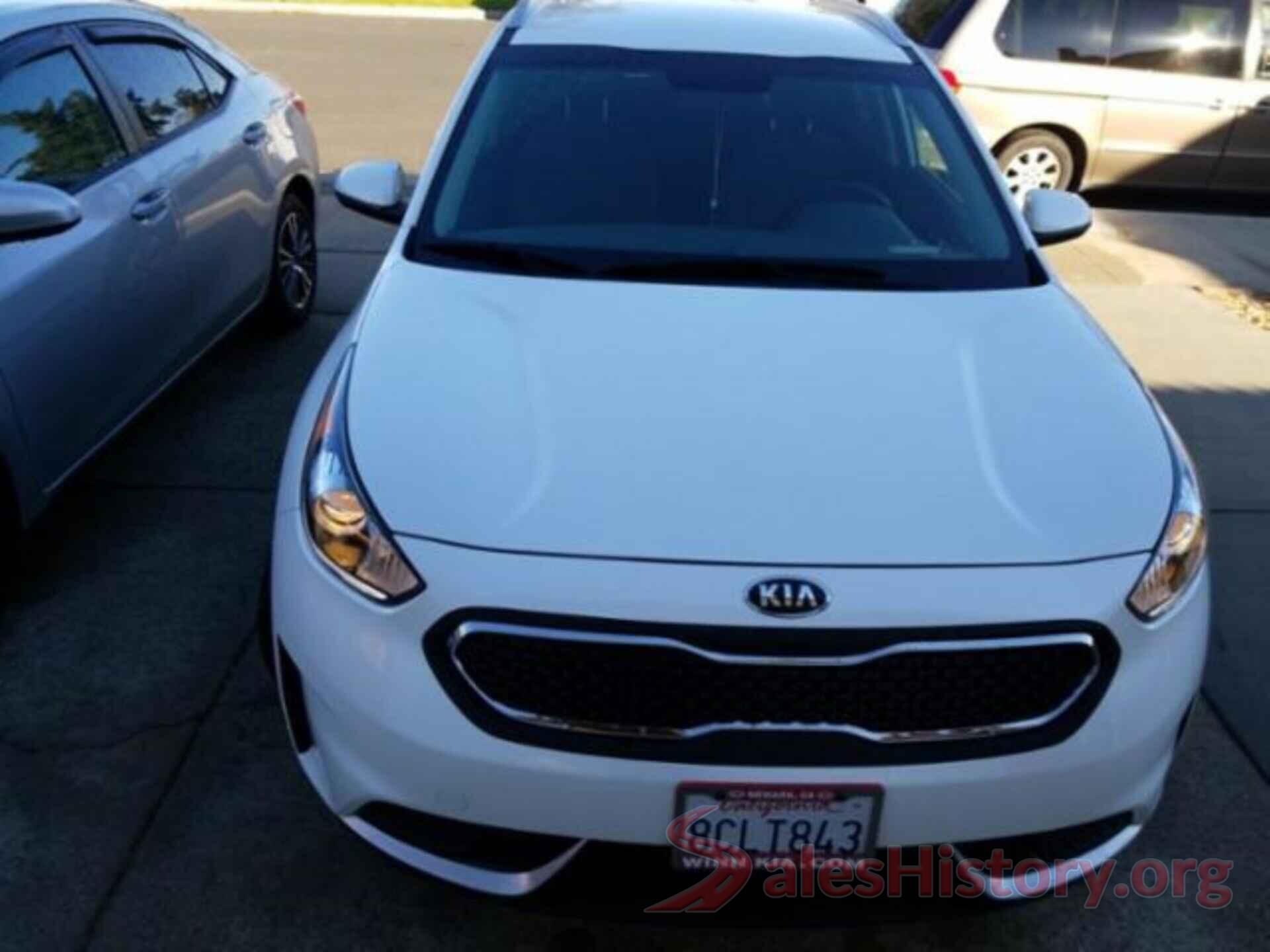 KNDCB3LC5J5157719 2018 KIA NIRO