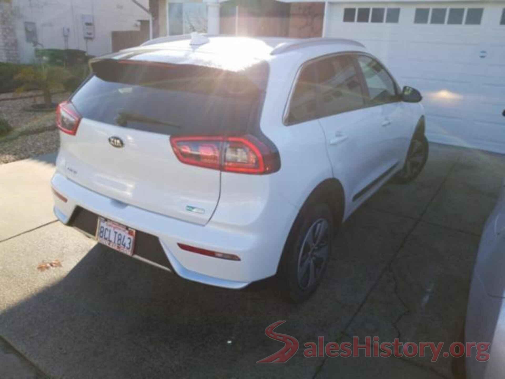 KNDCB3LC5J5157719 2018 KIA NIRO