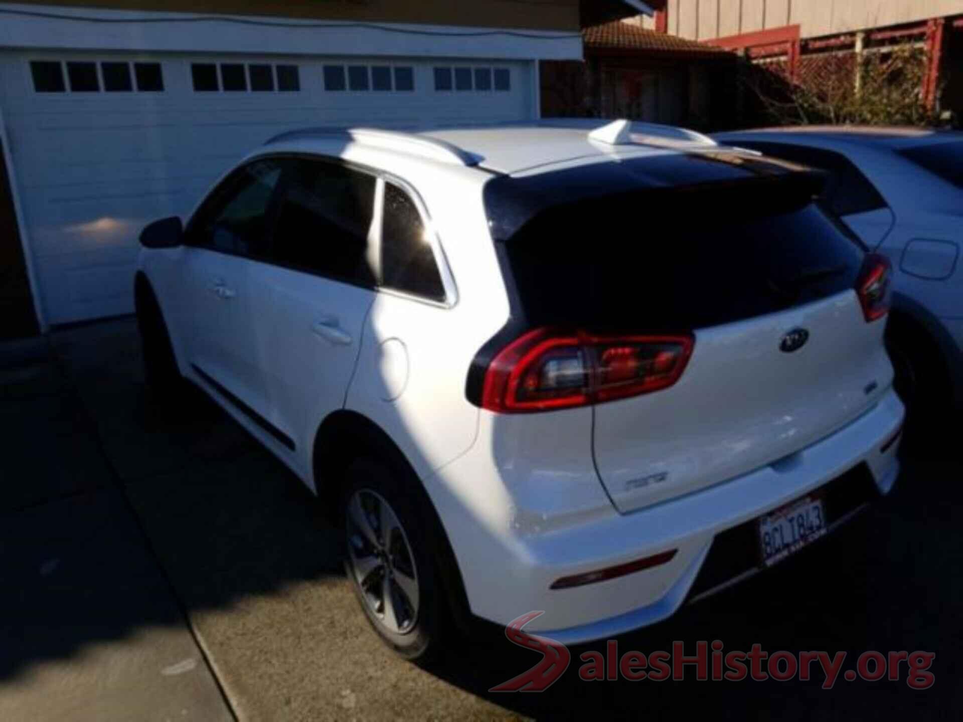 KNDCB3LC5J5157719 2018 KIA NIRO