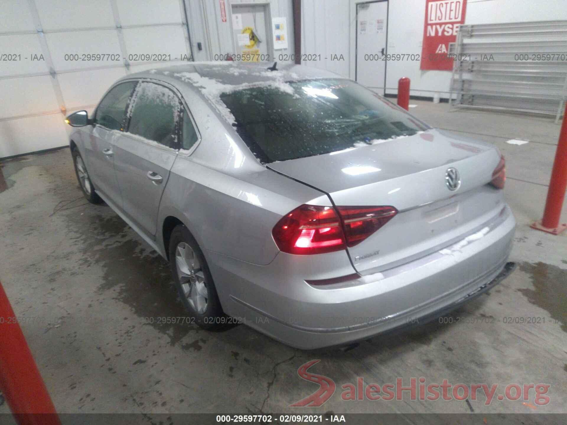 1VWAT7A3XHC012001 2017 VOLKSWAGEN PASSAT