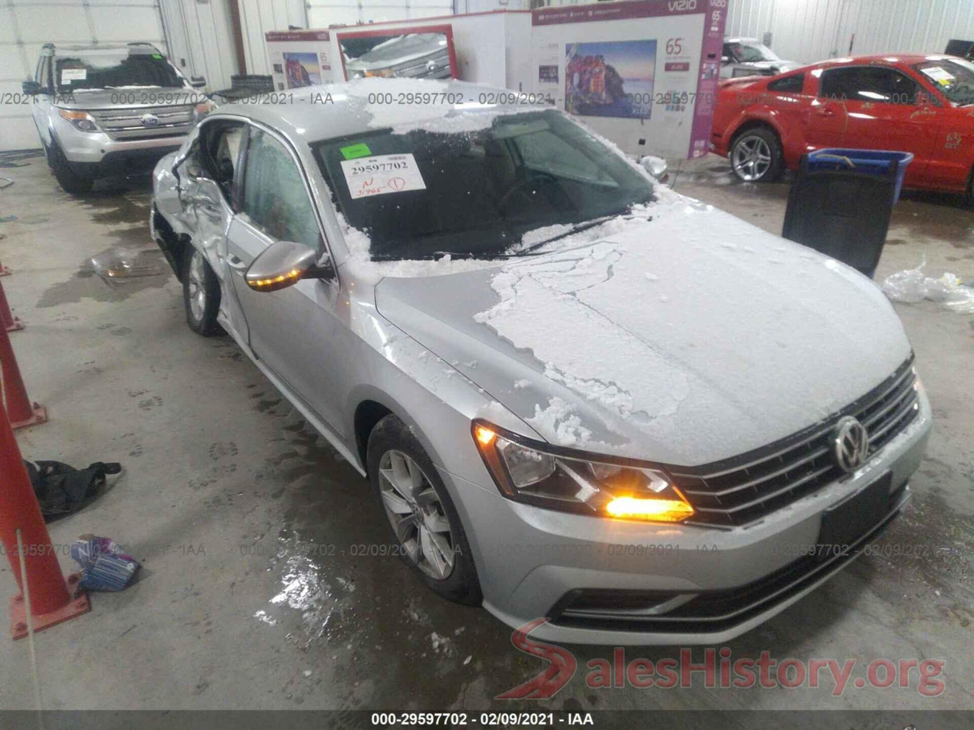 1VWAT7A3XHC012001 2017 VOLKSWAGEN PASSAT