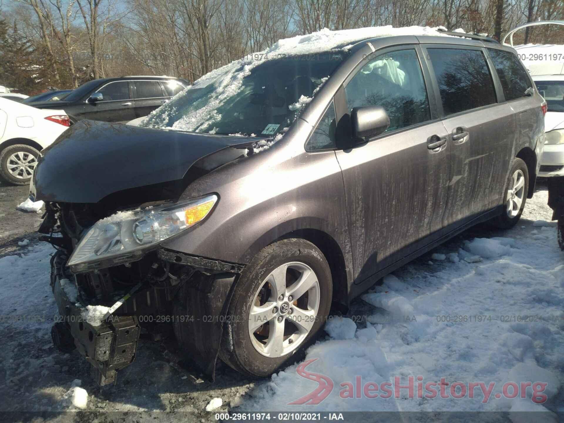 5TDKZ3DC0KS995786 2019 TOYOTA SIENNA