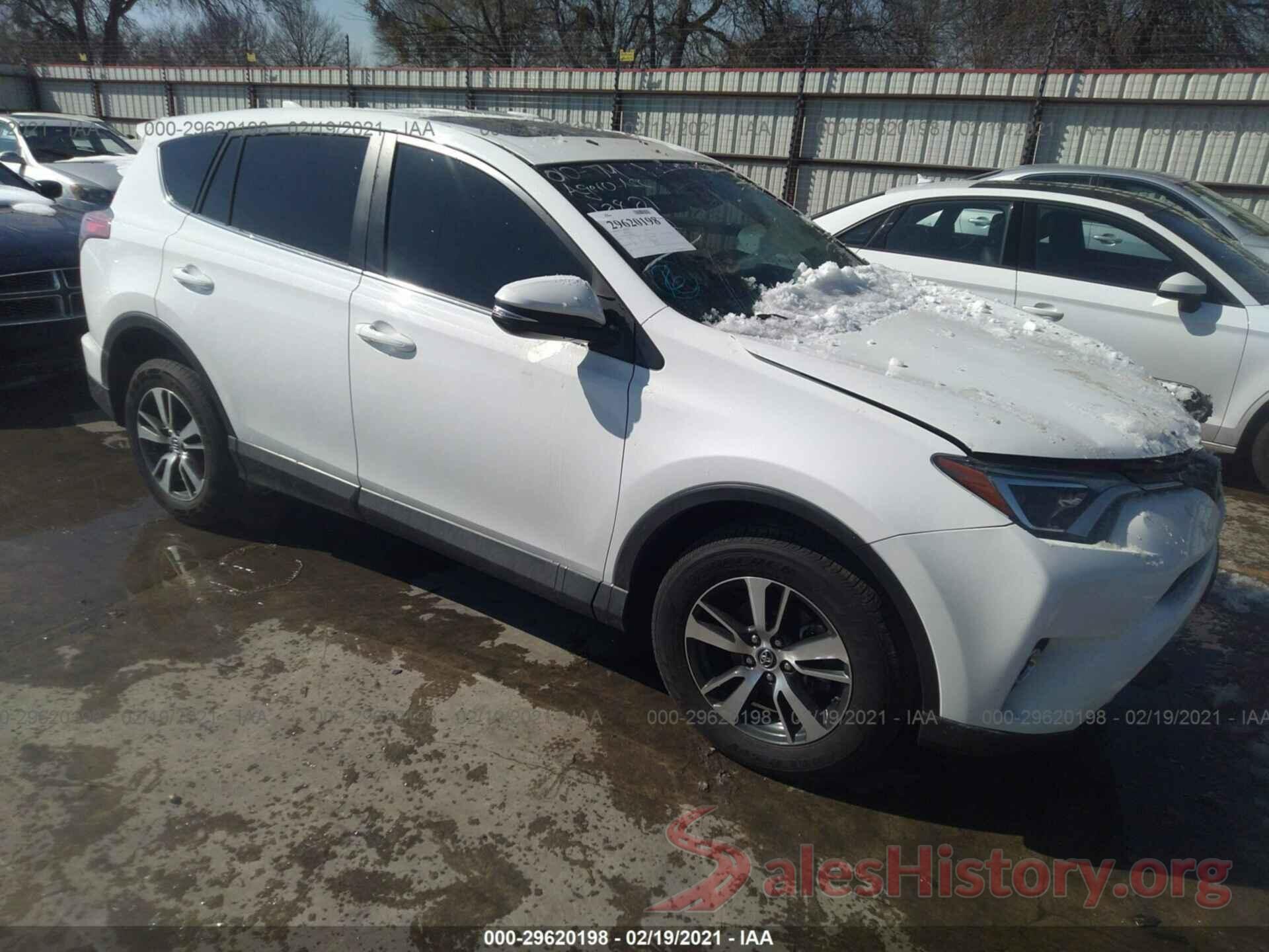 2T3RFREV5JW802863 2018 TOYOTA RAV4