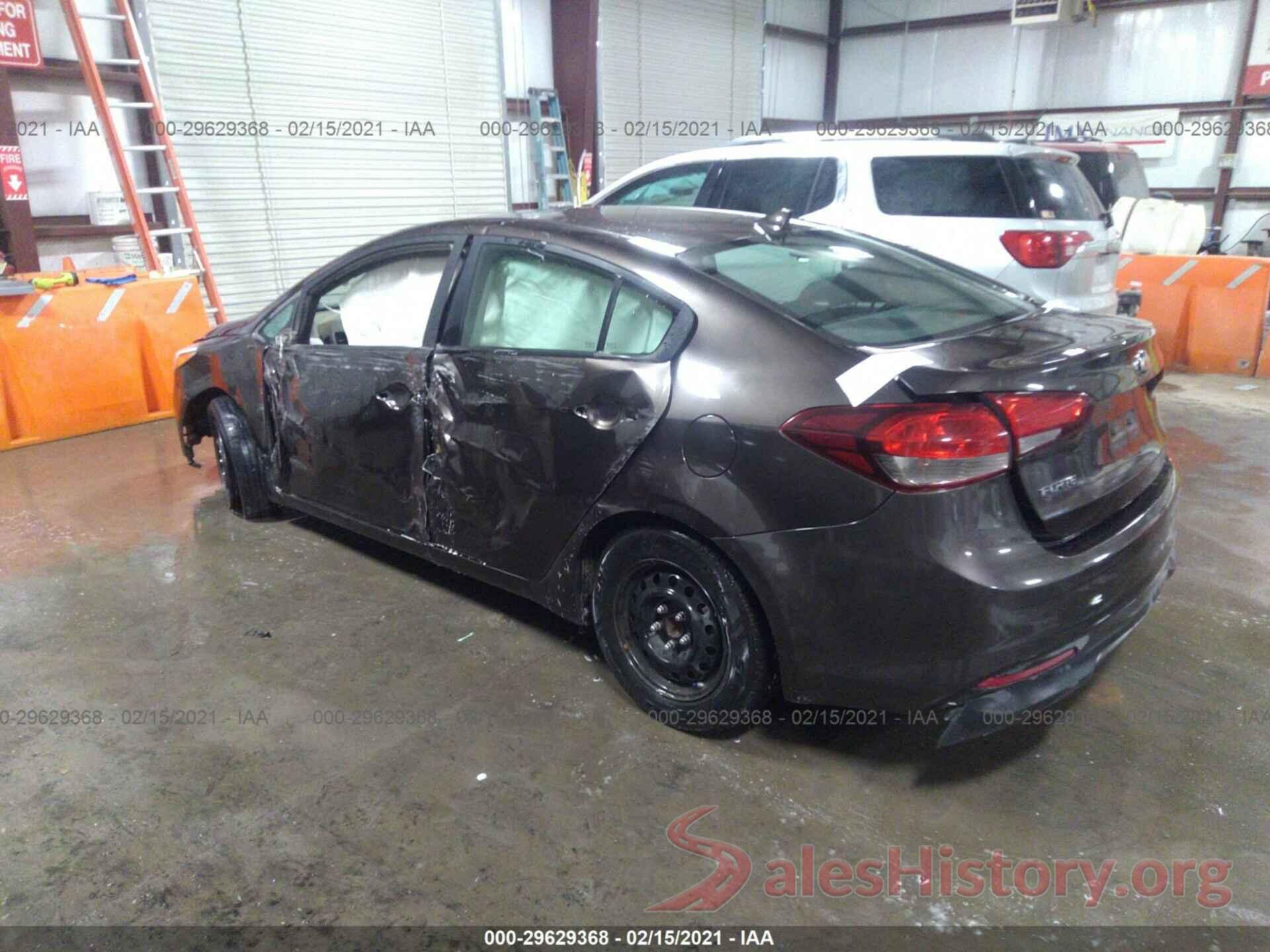 3KPFK4A78JE175323 2018 KIA FORTE