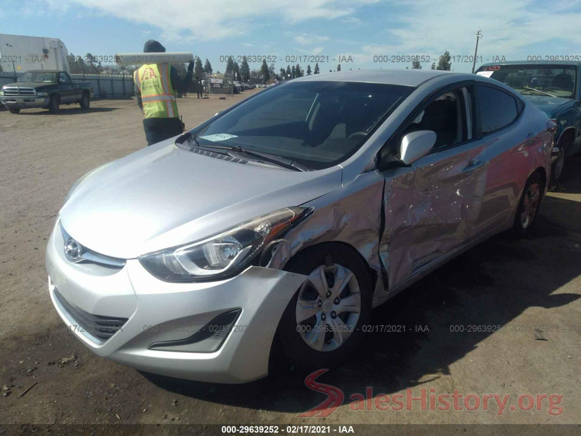 5NPDH4AE6GH742492 2016 HYUNDAI ELANTRA