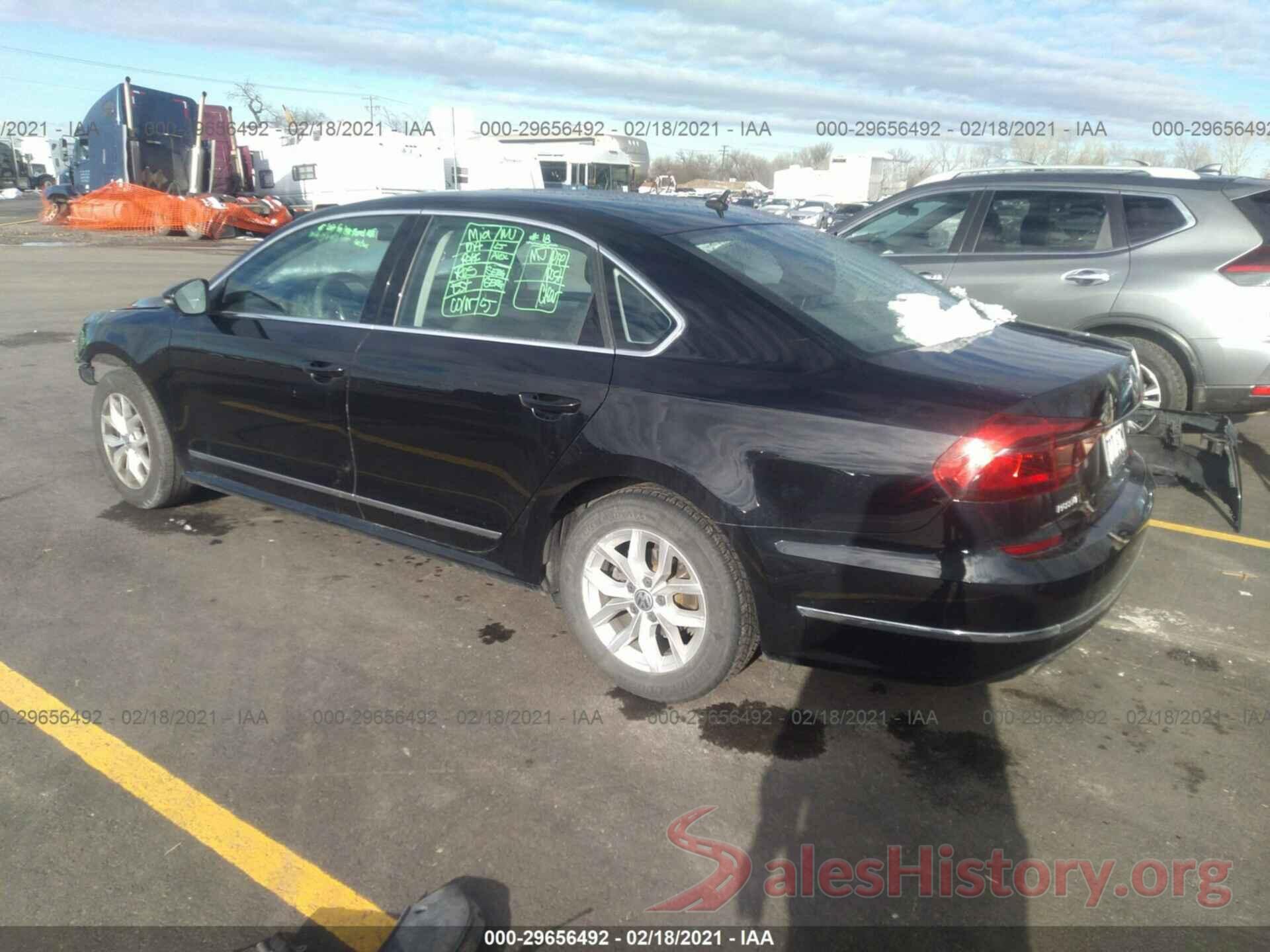 1VWAT7A35HC067956 2017 VOLKSWAGEN PASSAT