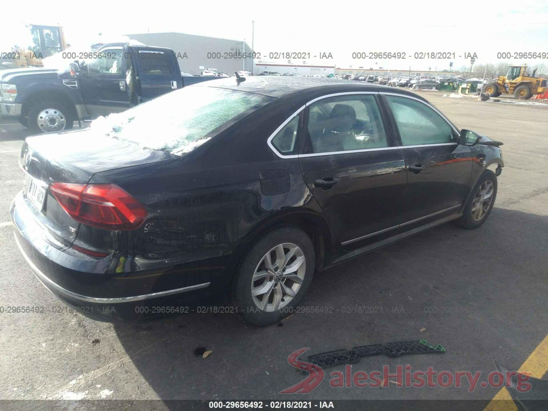 1VWAT7A35HC067956 2017 VOLKSWAGEN PASSAT