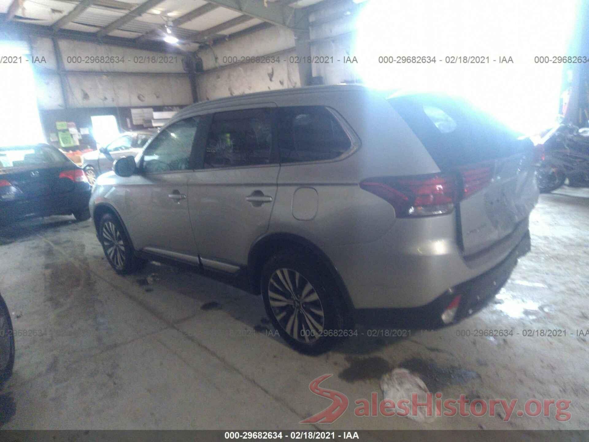 JA4AD3A35LZ018605 2020 MITSUBISHI OUTLANDER