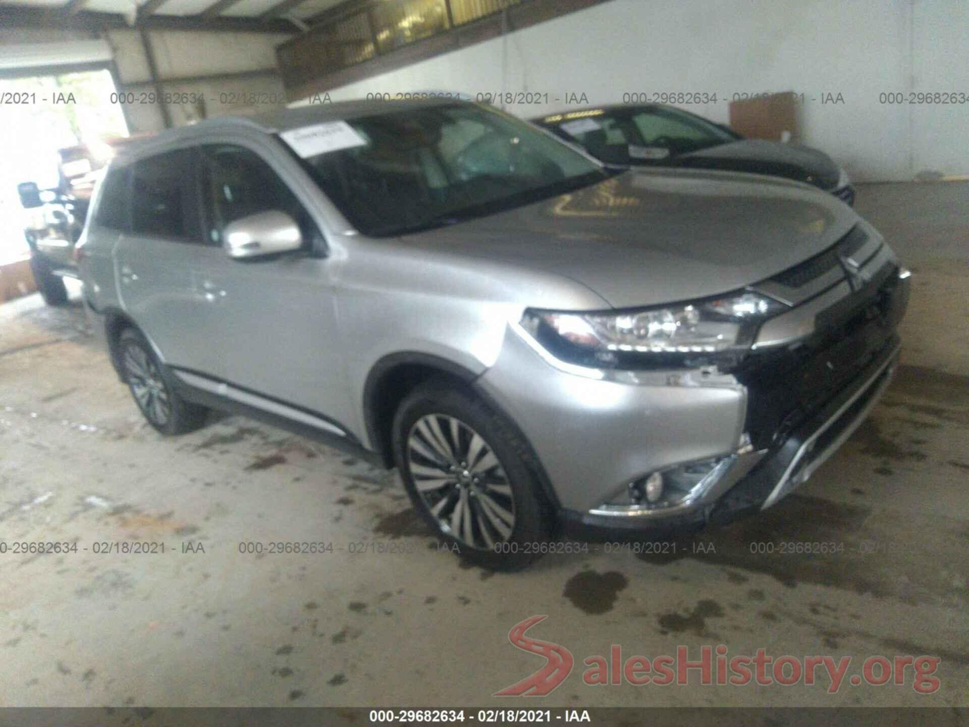 JA4AD3A35LZ018605 2020 MITSUBISHI OUTLANDER