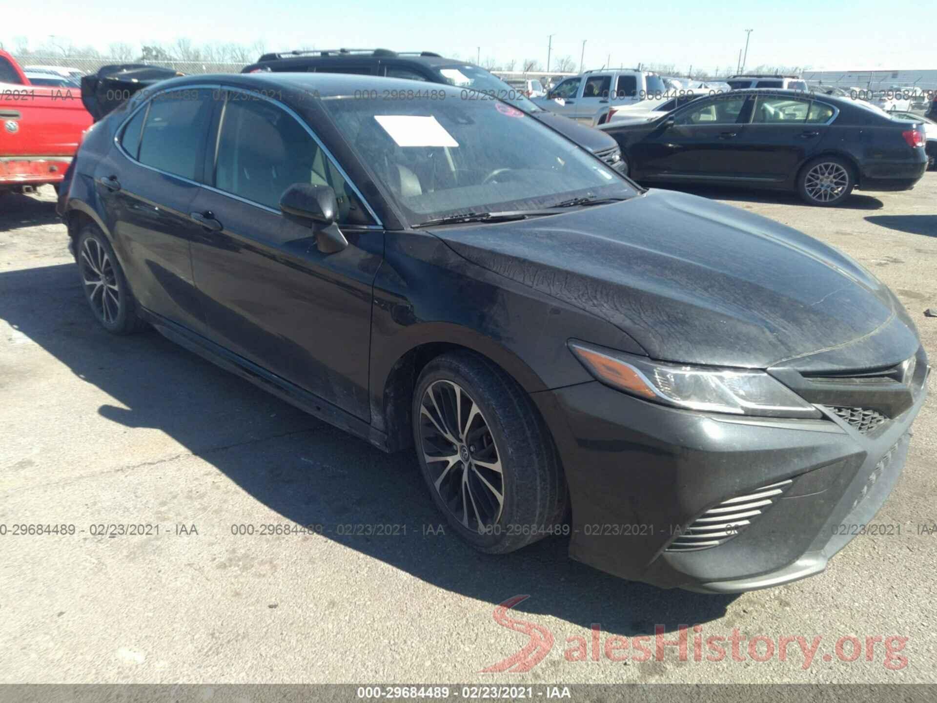 JTNB11HK0J3035988 2018 TOYOTA CAMRY