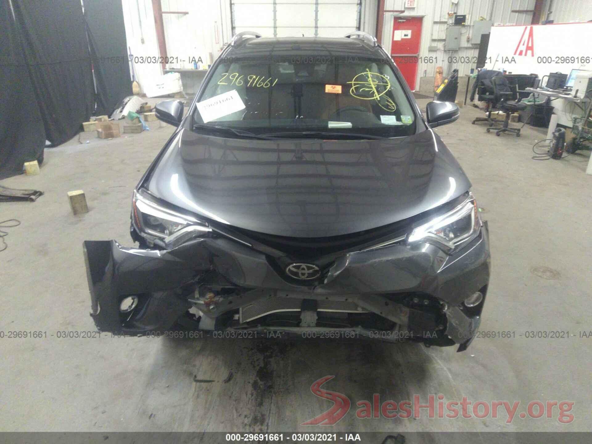 JTMDFREV5JJ719135 2018 TOYOTA RAV4