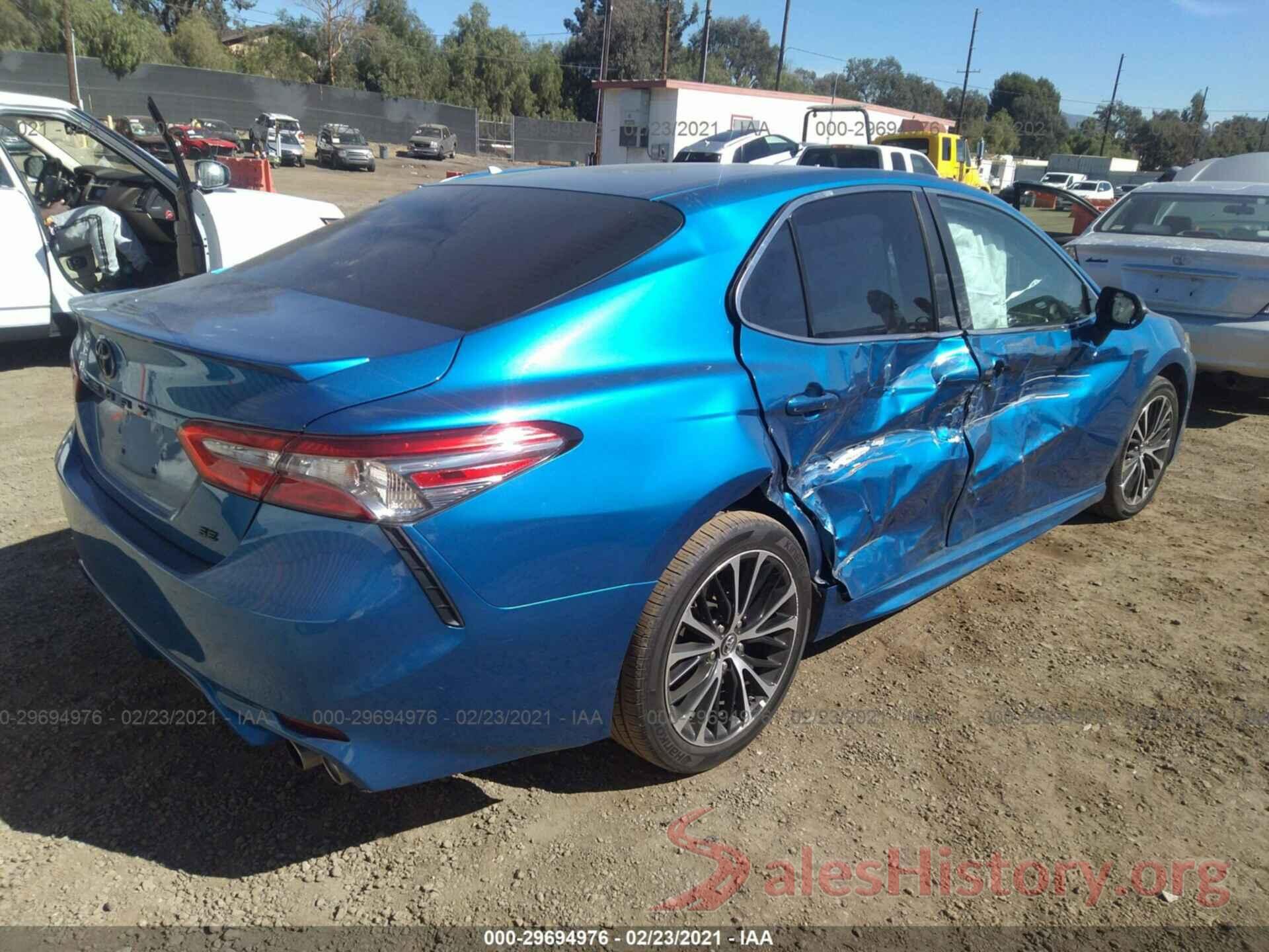 4T1B11HK8JU100953 2018 TOYOTA CAMRY