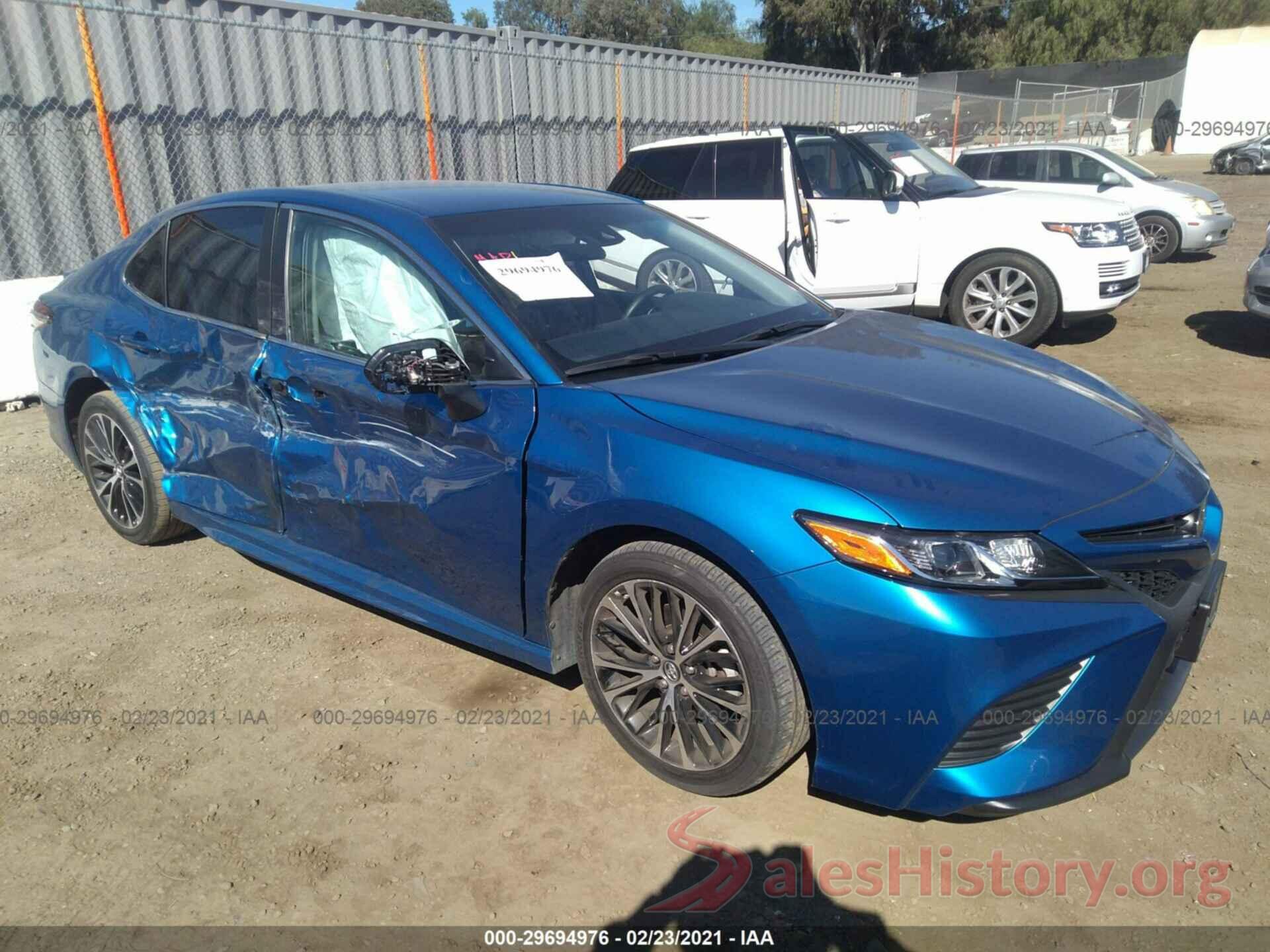 4T1B11HK8JU100953 2018 TOYOTA CAMRY