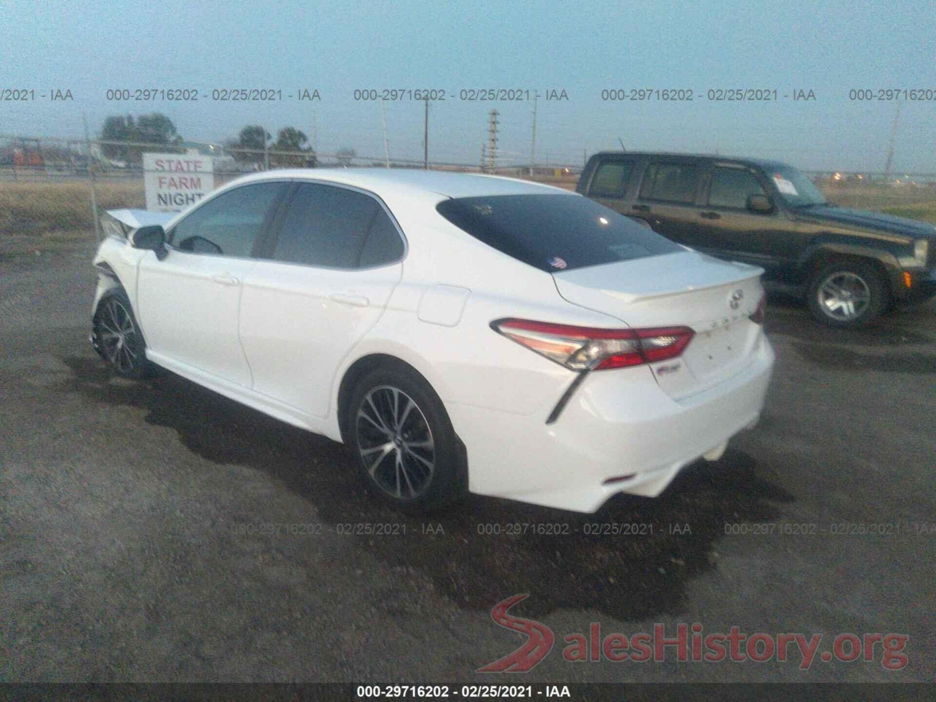 4T1B11HK2JU572534 2018 TOYOTA CAMRY