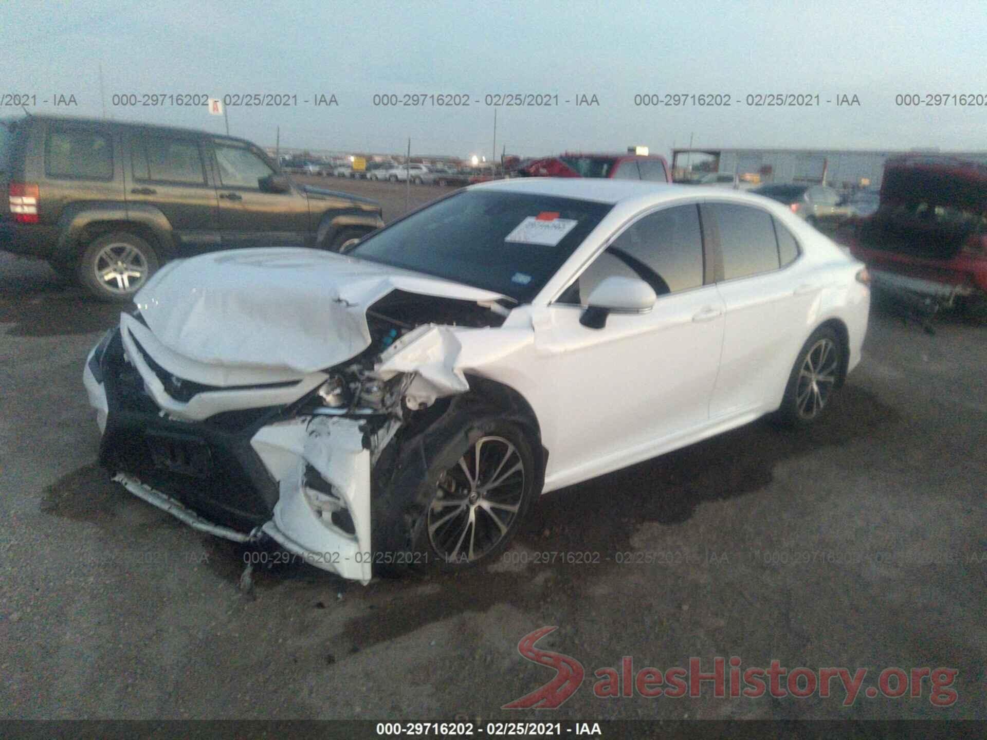 4T1B11HK2JU572534 2018 TOYOTA CAMRY