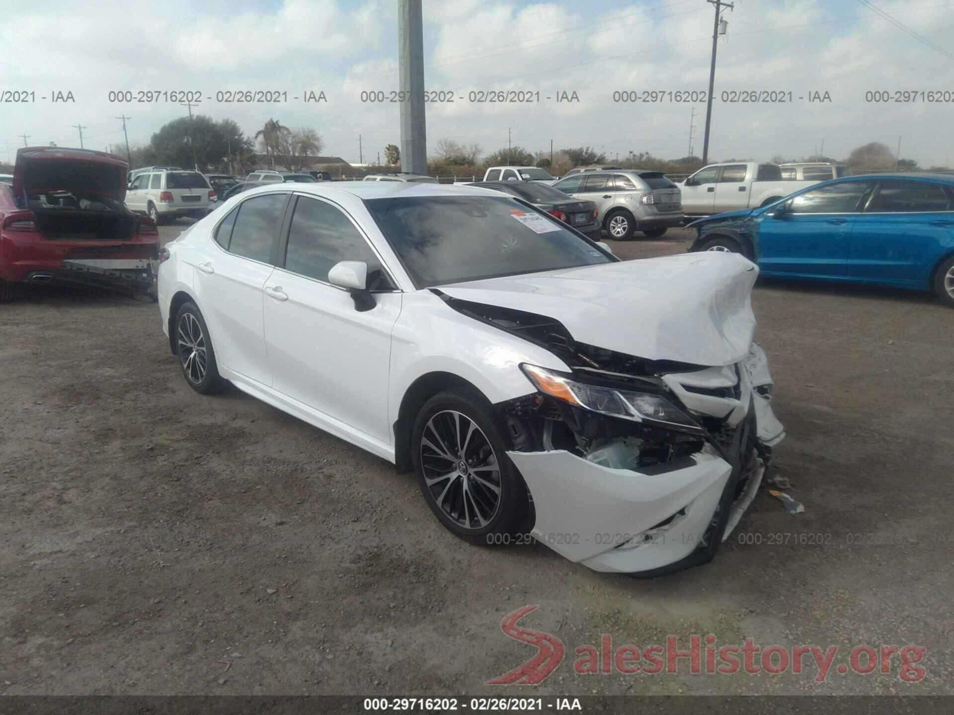 4T1B11HK2JU572534 2018 TOYOTA CAMRY