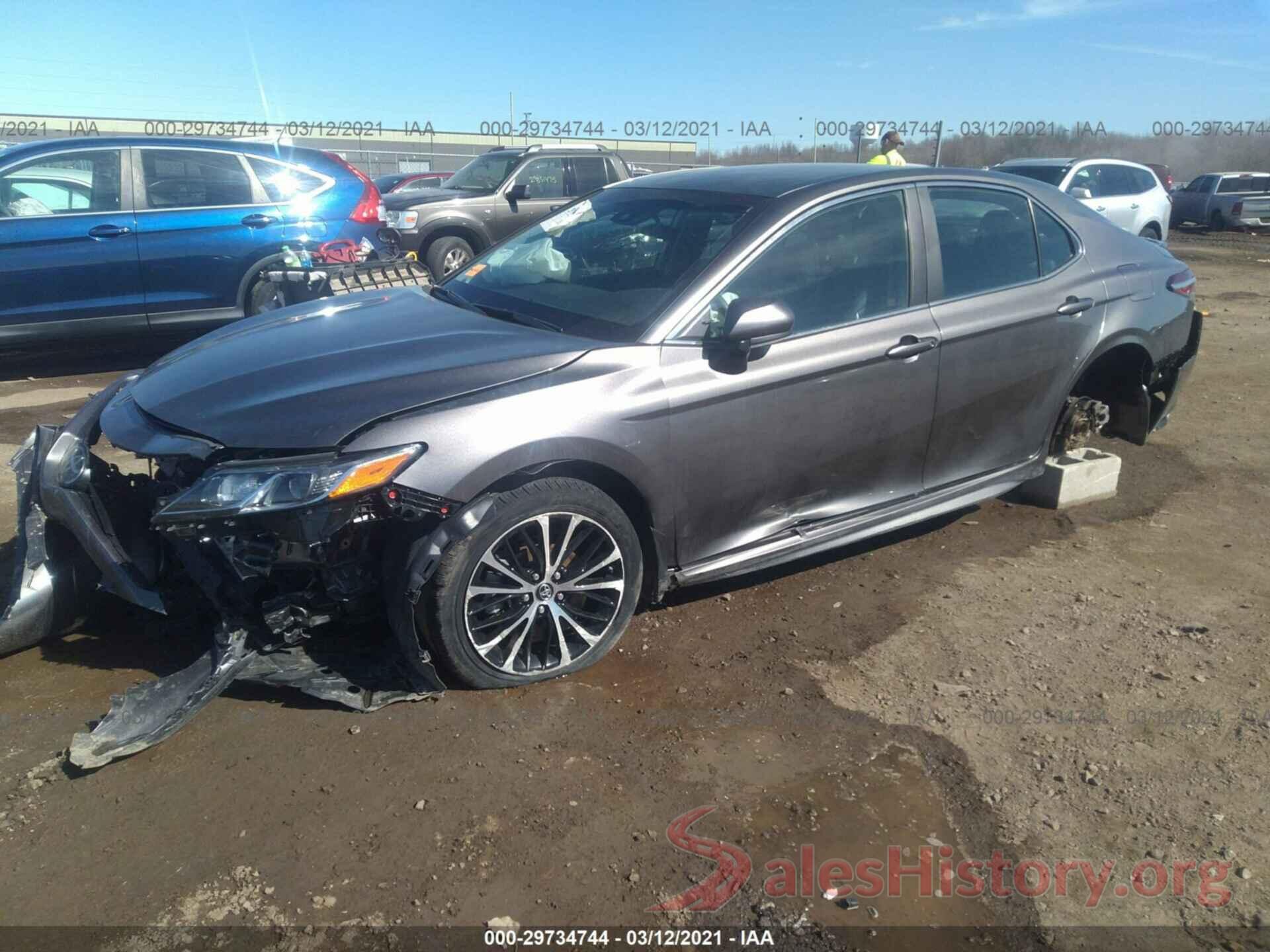 4T1B11HK1JU152828 2018 TOYOTA CAMRY