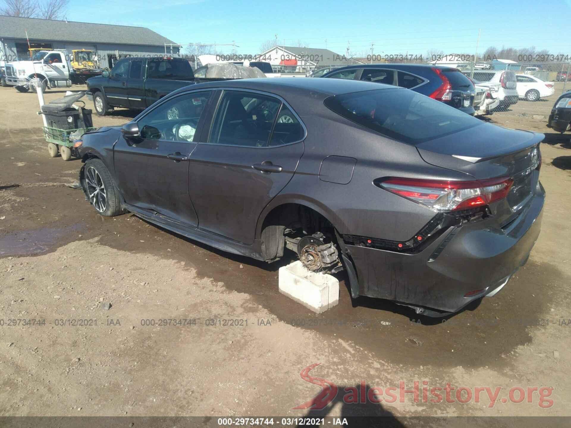 4T1B11HK1JU152828 2018 TOYOTA CAMRY