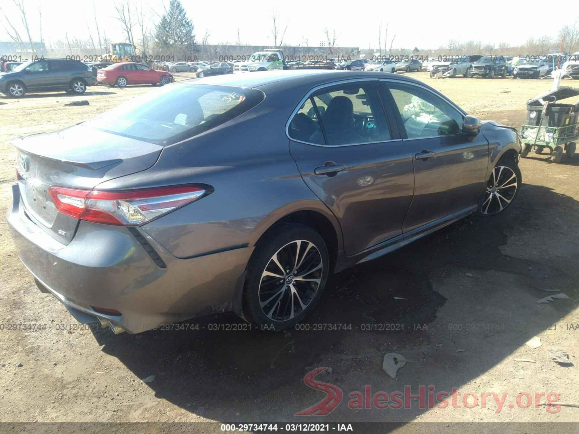 4T1B11HK1JU152828 2018 TOYOTA CAMRY