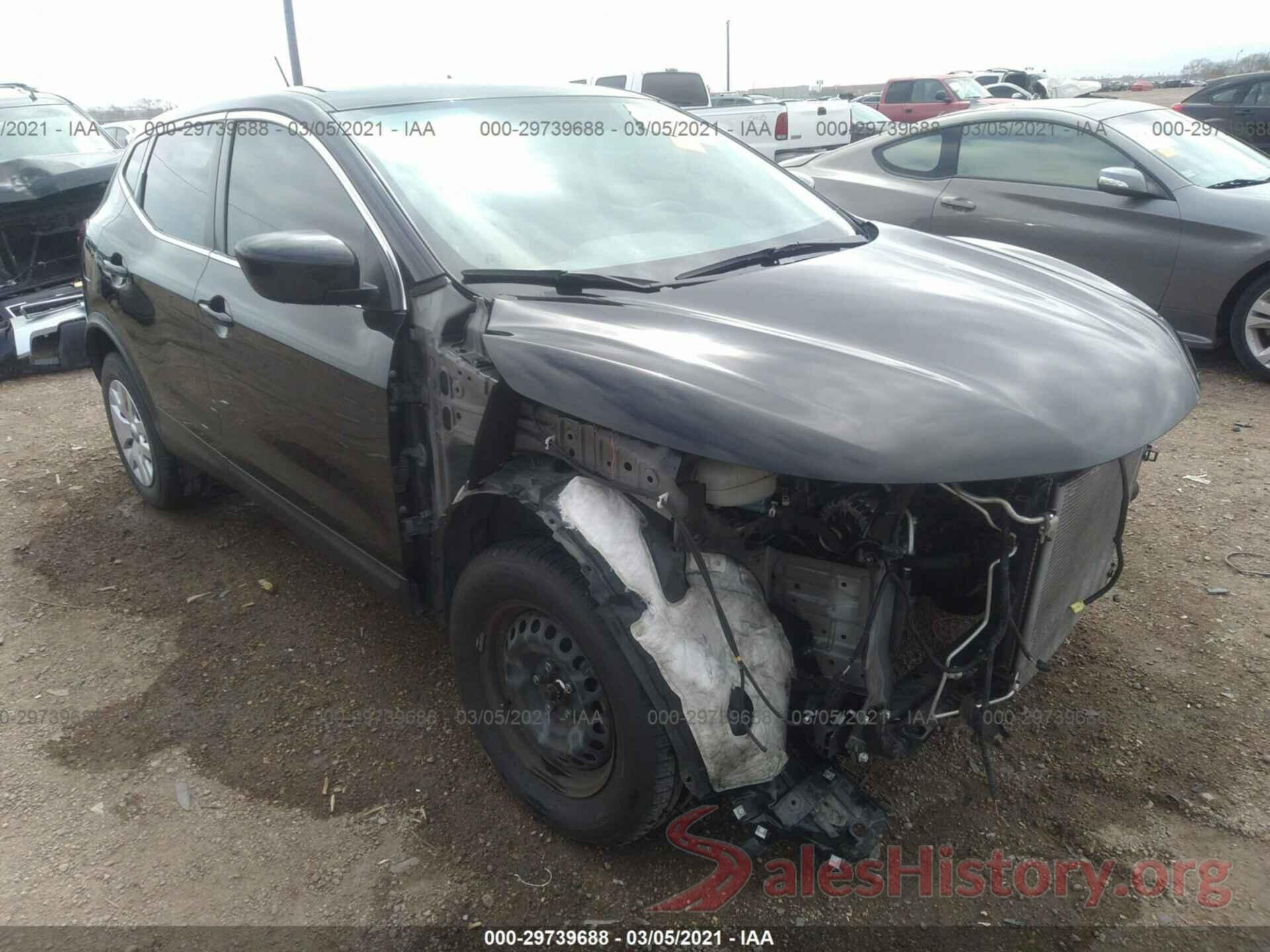 JN1BJ1CP2JW156661 2018 NISSAN ROGUE SPORT