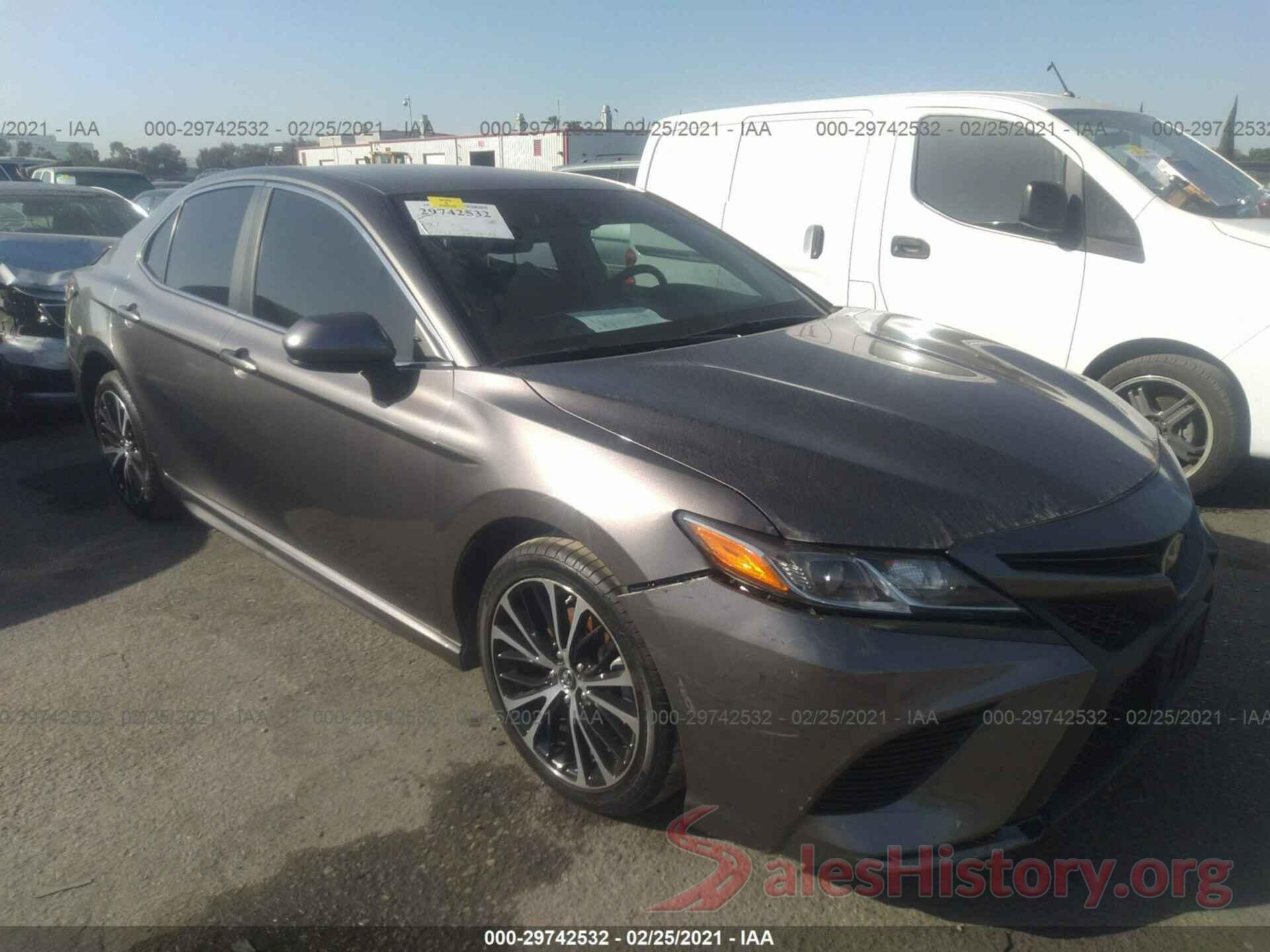 4T1B11HK3JU138378 2018 TOYOTA CAMRY