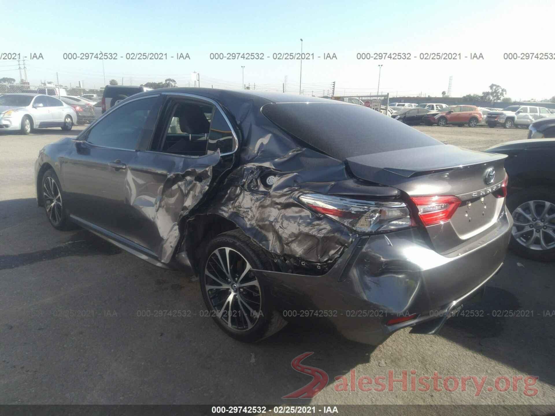 4T1B11HK3JU138378 2018 TOYOTA CAMRY