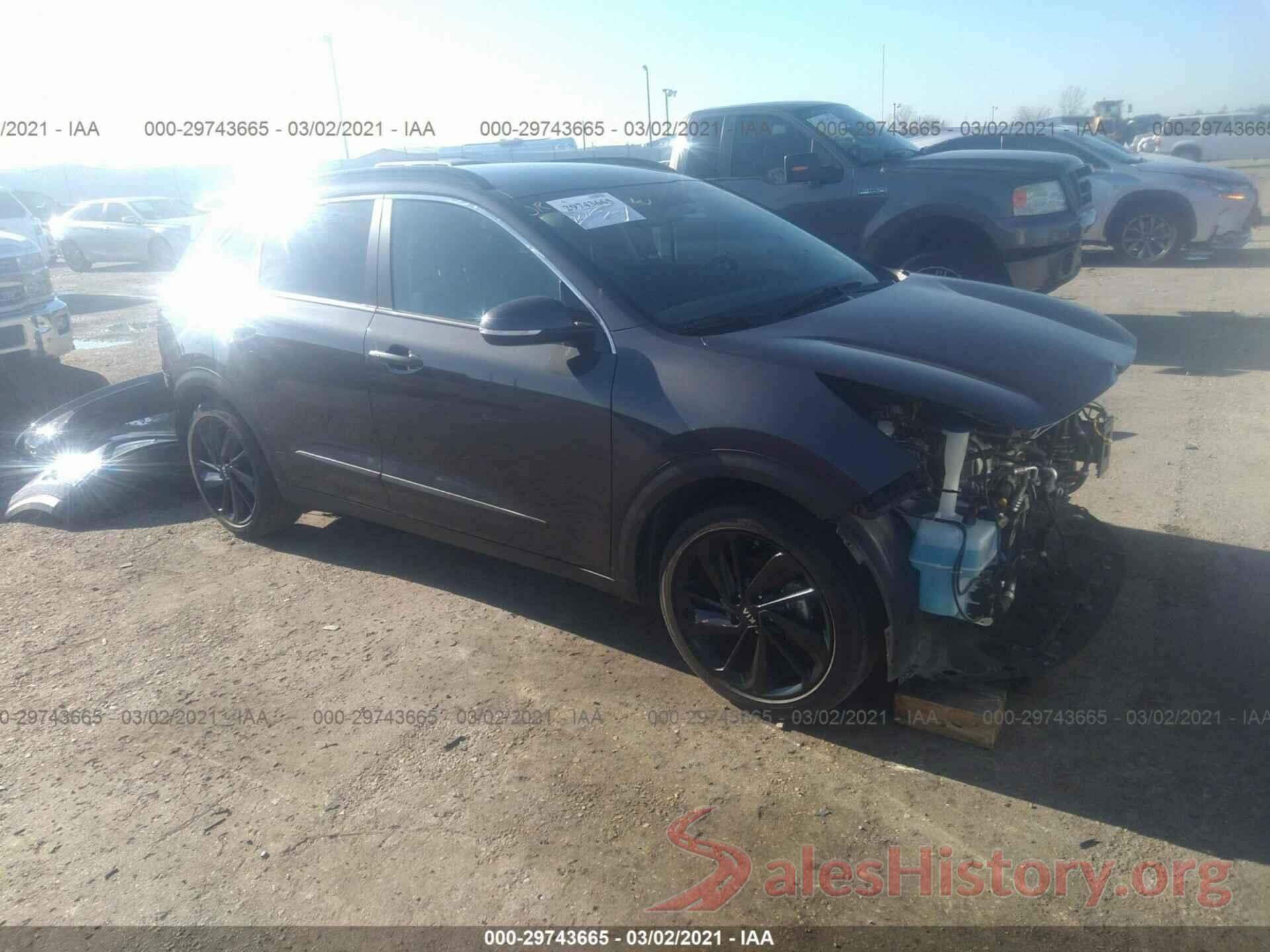 KNDCC3LC5J5161475 2018 KIA NIRO