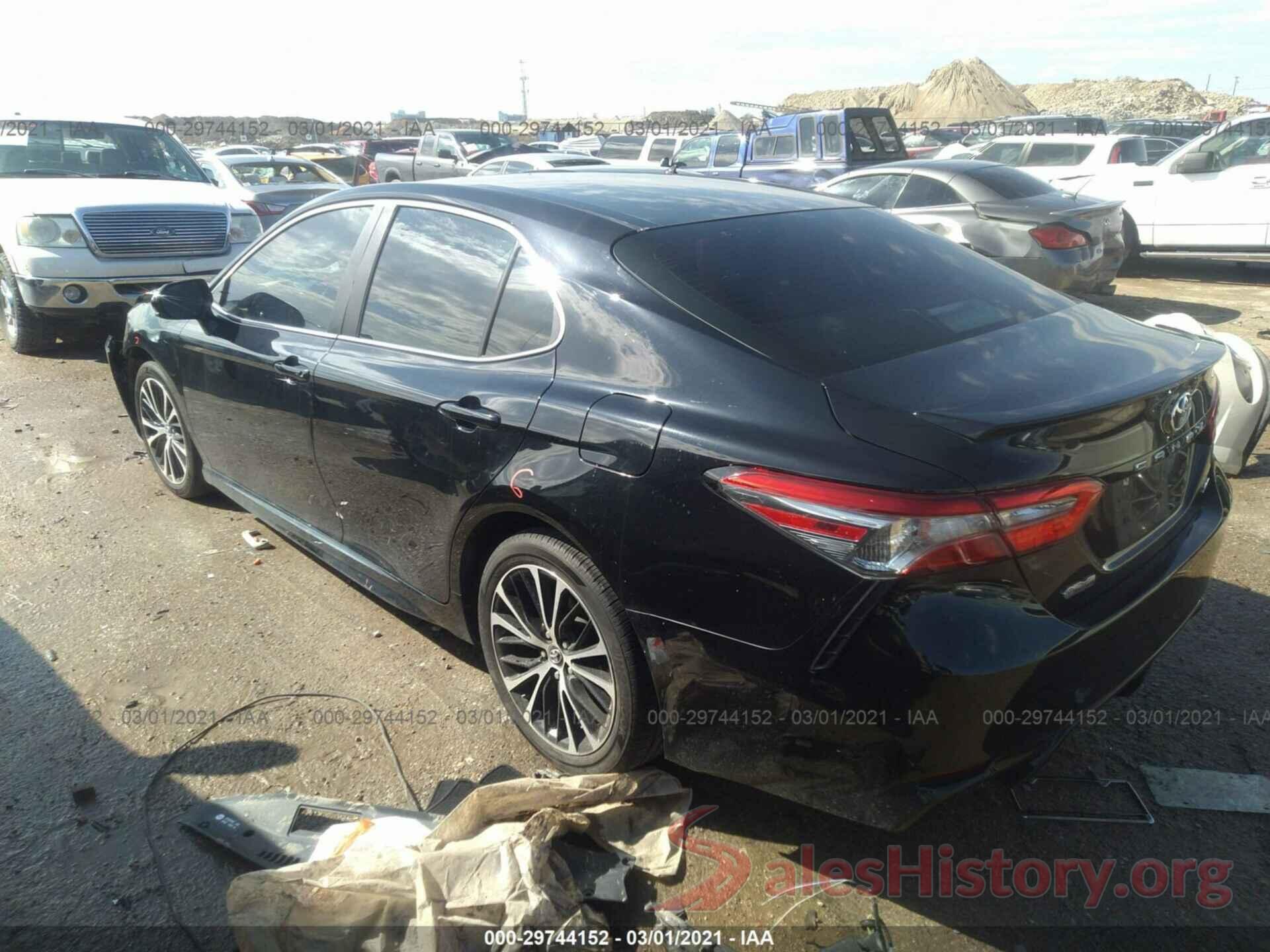 4T1B11HK8JU078260 2018 TOYOTA CAMRY