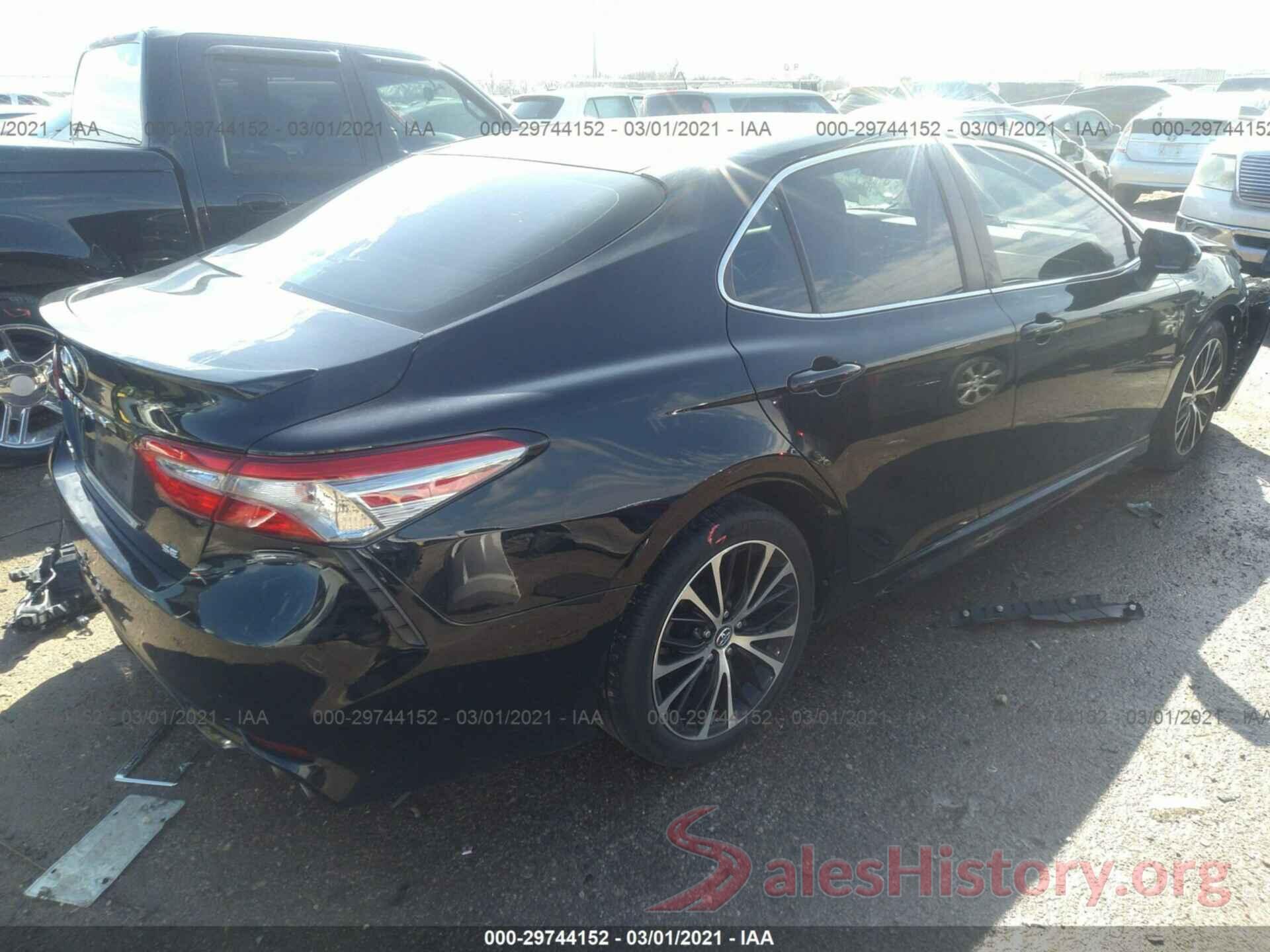 4T1B11HK8JU078260 2018 TOYOTA CAMRY